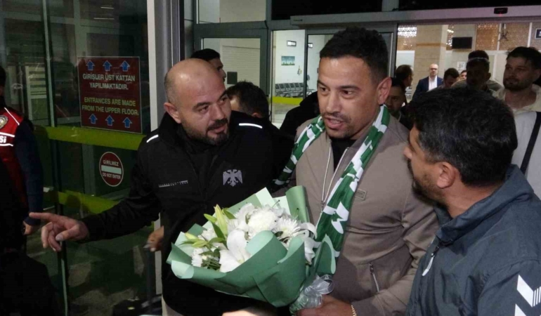 konyasporun-yeni-teknik-direktoru-cagdas-atan-konyaya-geldi-QbfyXMcs.jpg