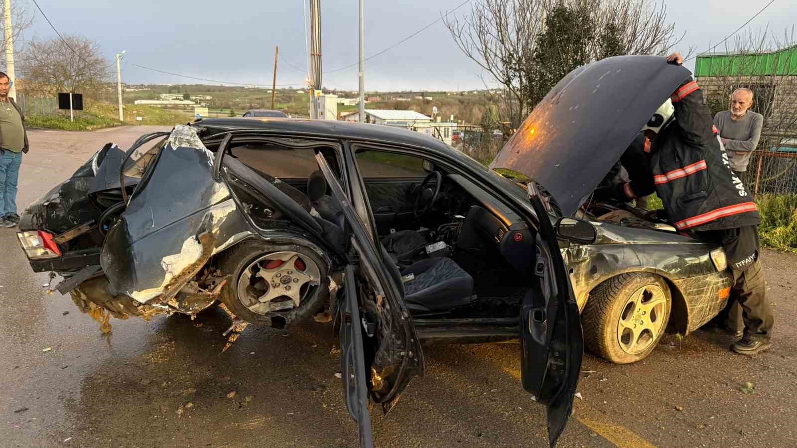 kopege carpmamak icin direksiyon kirdi duvara carparak durabildi 1 5zKF78Nz