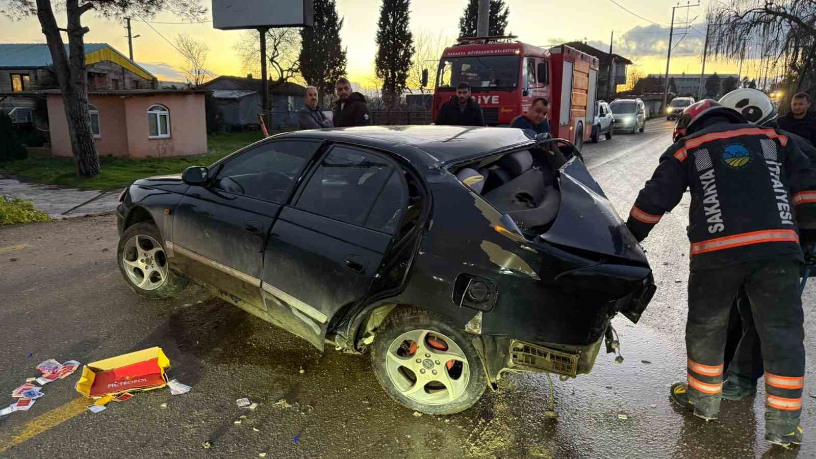 kopege carpmamak icin direksiyon kirdi duvara carparak durabildi 3 F3Kp6ZRZ