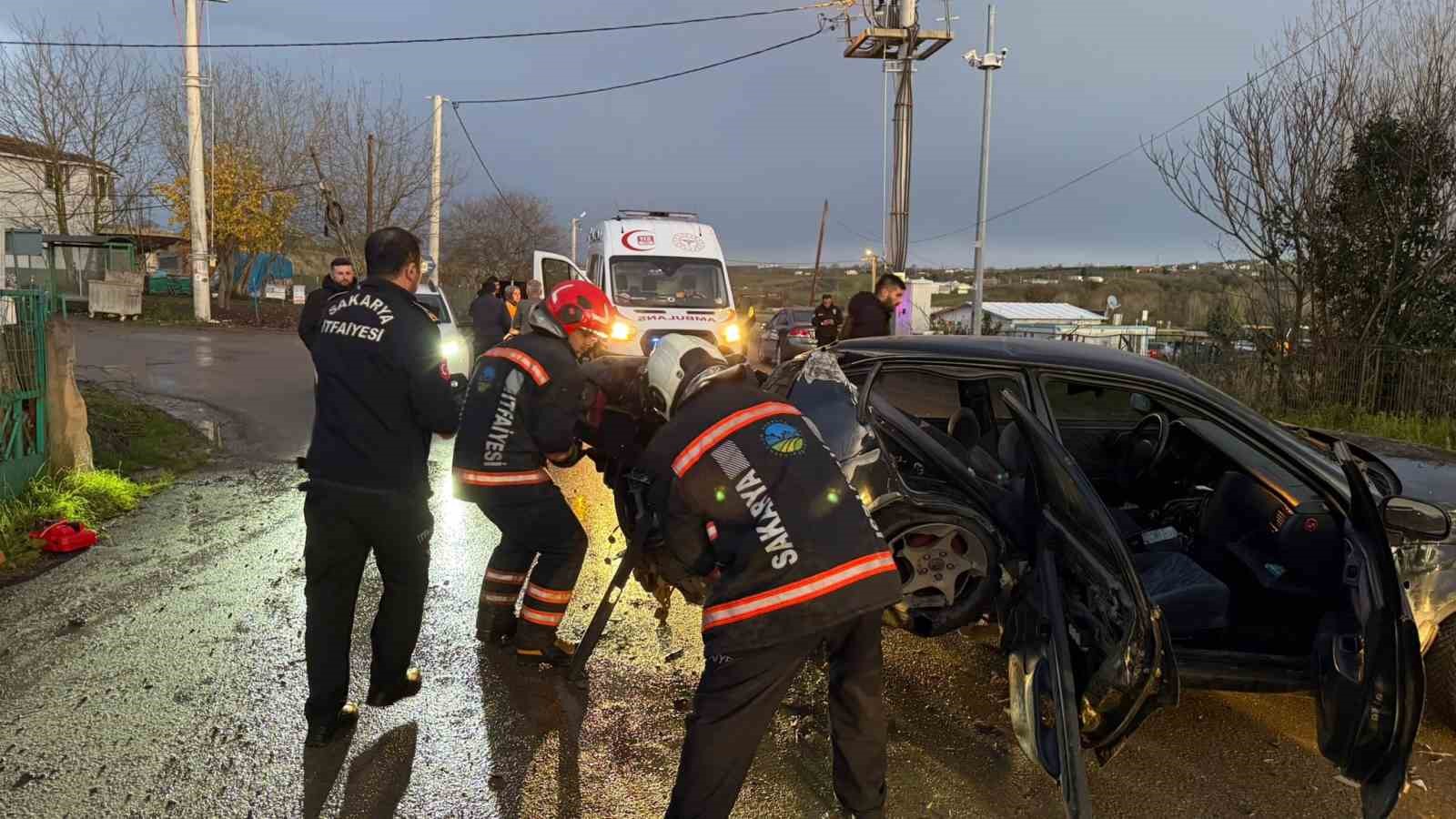 kopege carpmamak icin direksiyon kirdi duvara carparak durabildi 6 u6O1p9Rt