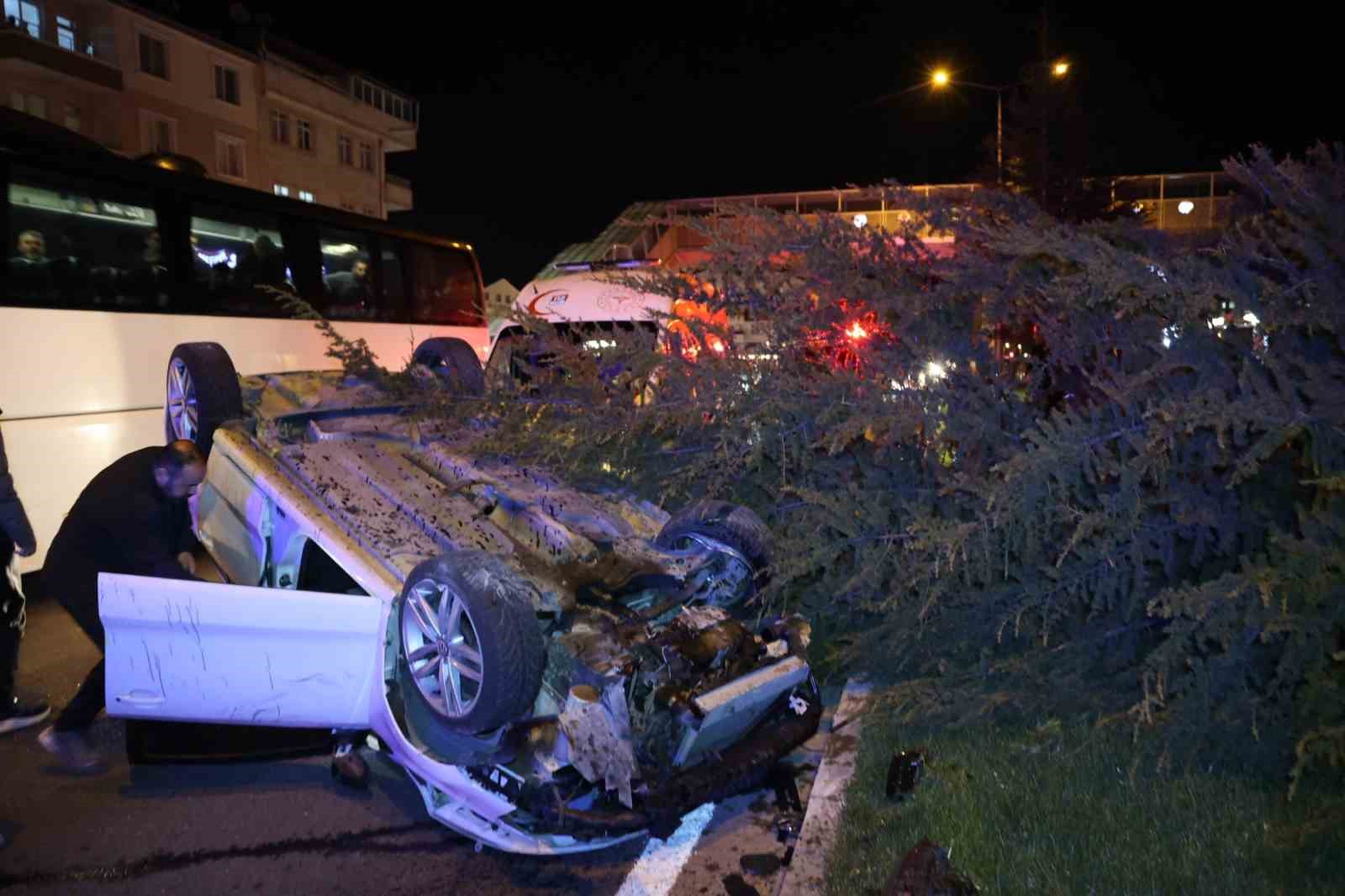 kopege carpmamak icin manevra yapinca takla atti 2 yarali 2 T3lE3ZDN