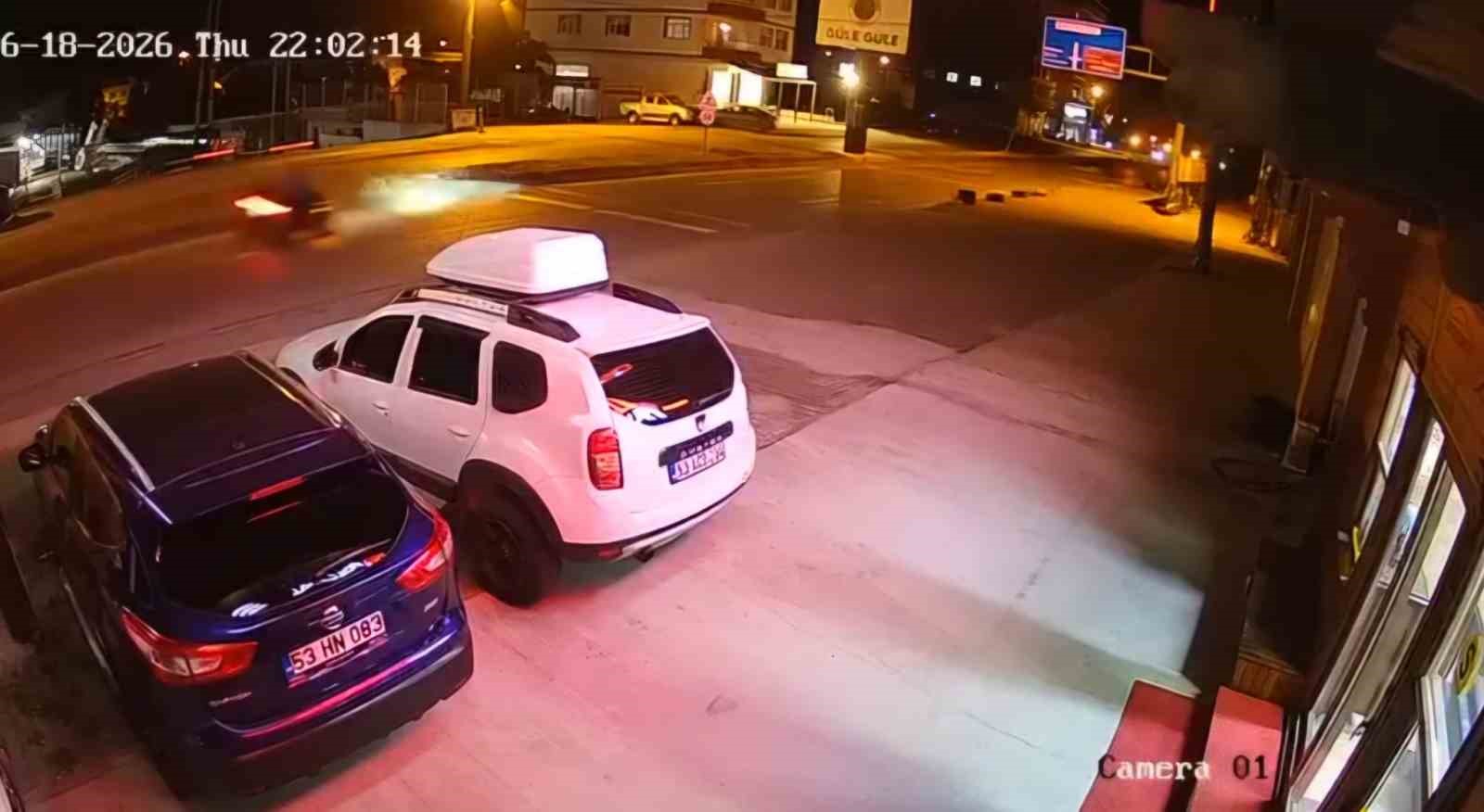 kopege carpmamak icin yaptigi manevra hayatina mal oldu 1 zHAeZSl6