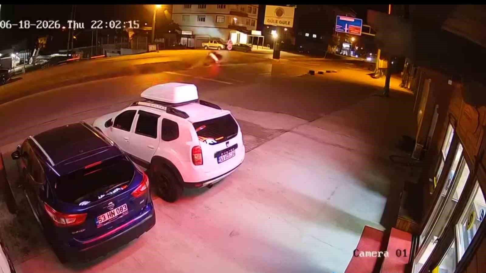 kopege carpmamak icin yaptigi manevra hayatina mal oldu 2
