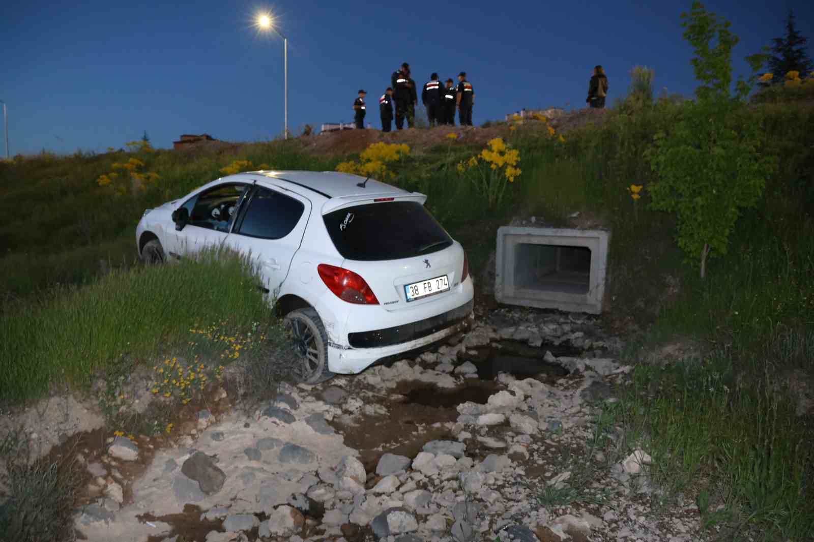 kopege carpmamak isterken sarampole uctu anne ve bebegi yaralandi 2 155HwAka