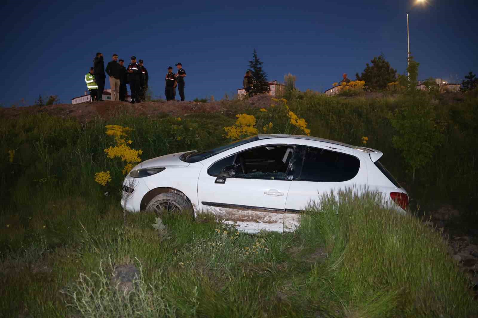 kopege carpmamak isterken sarampole uctu anne ve bebegi yaralandi 3 scRKvrv6