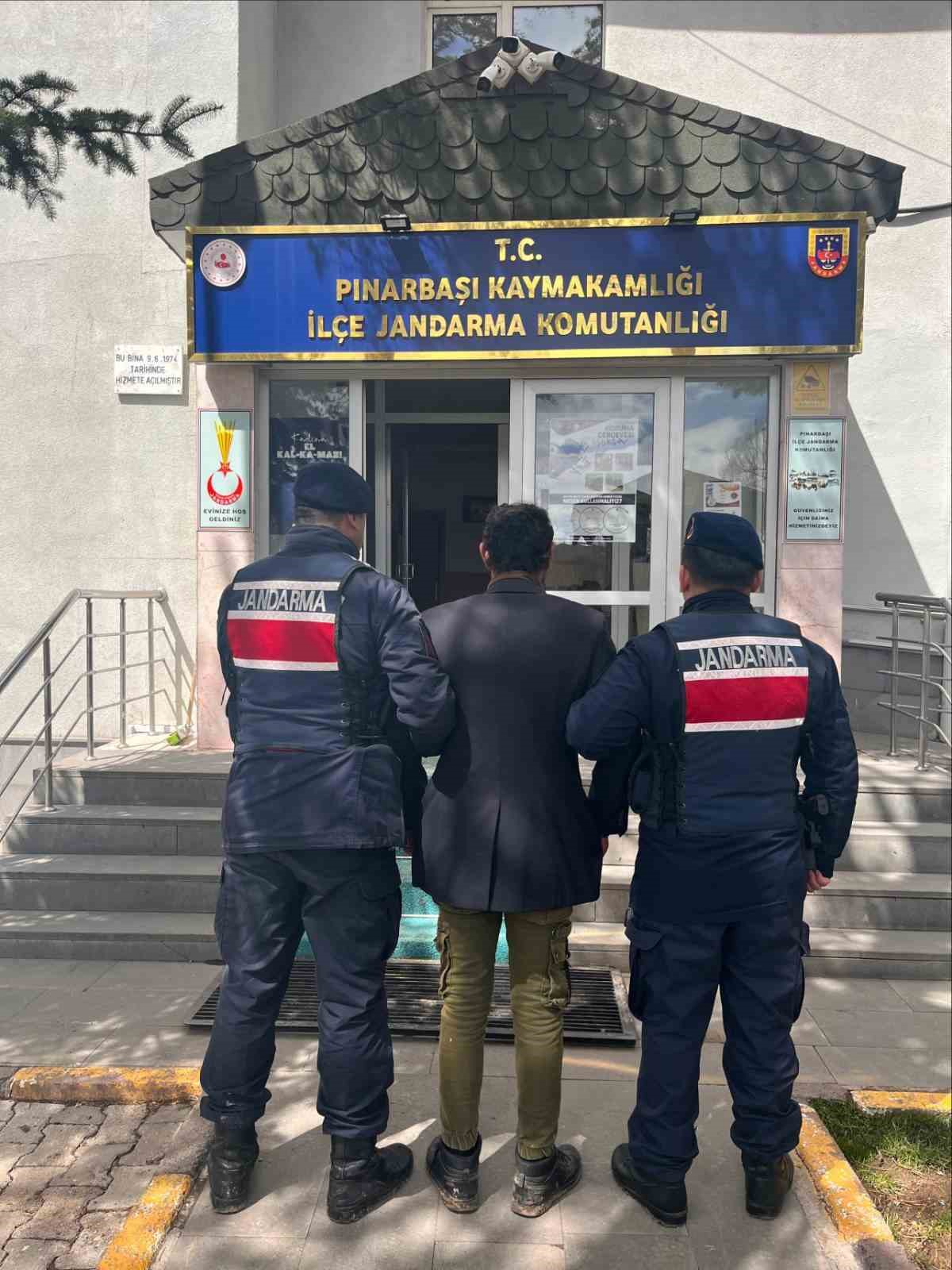 kopegi zincirle agaca asarak olduren sahis gozaltina alindi 1 OsPTRJt3