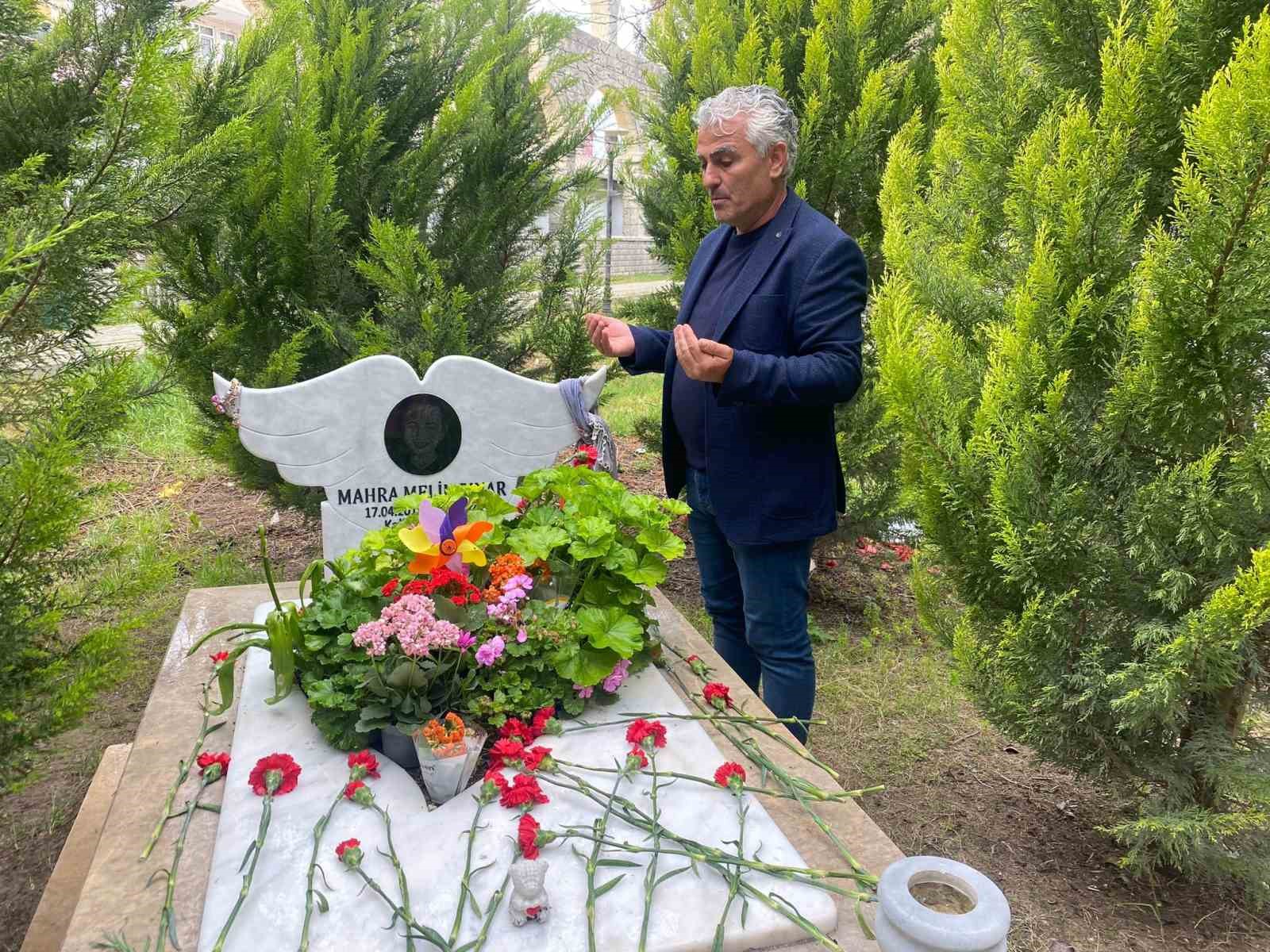 kopek saldirisiyla hayalleri yarim kalan 10 yasindaki mahraya mezari basinda buruk anma 0
