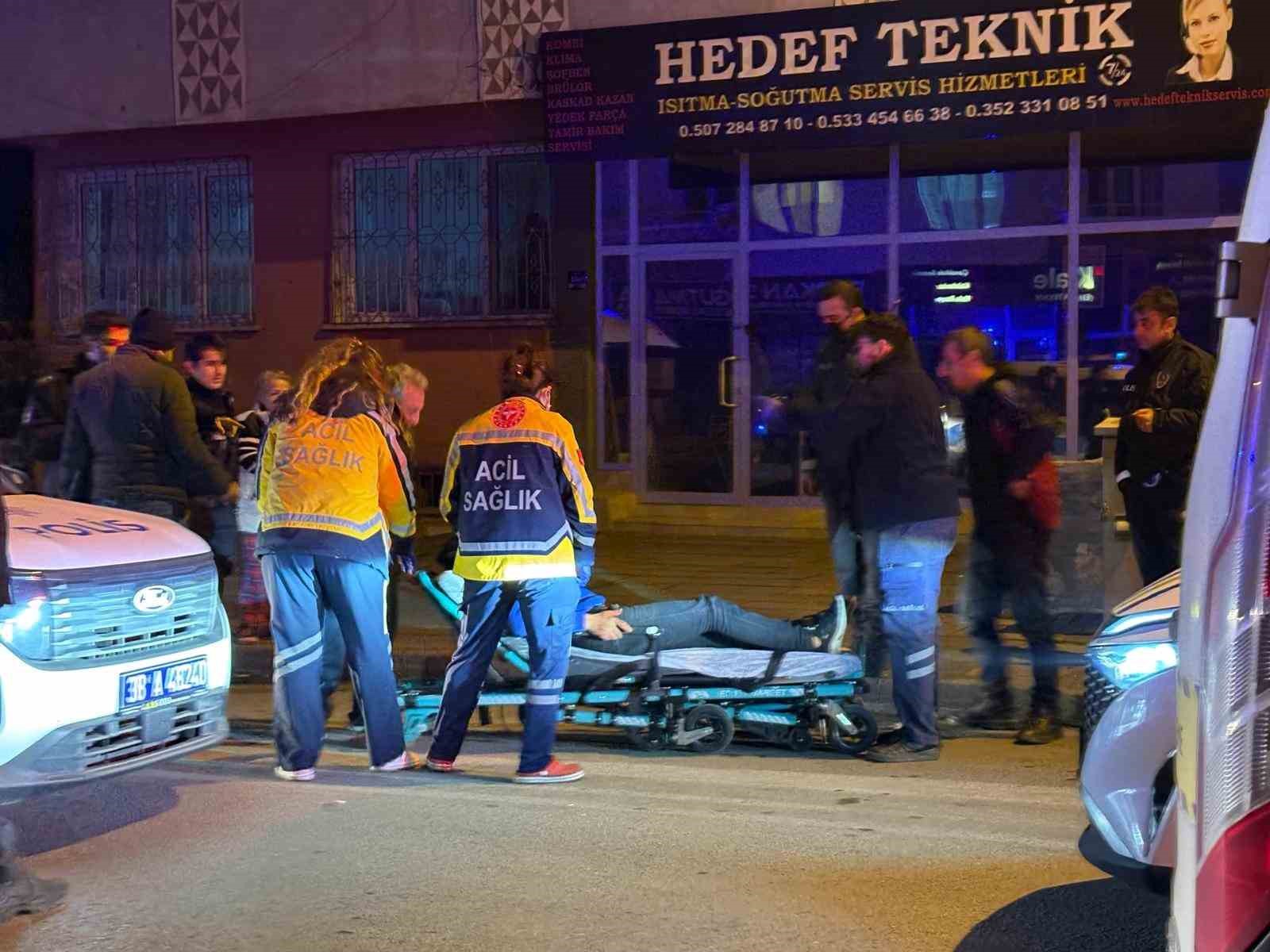 kopek yuzunden cikan kavgada 1 kisi bicakla yaralandi 0