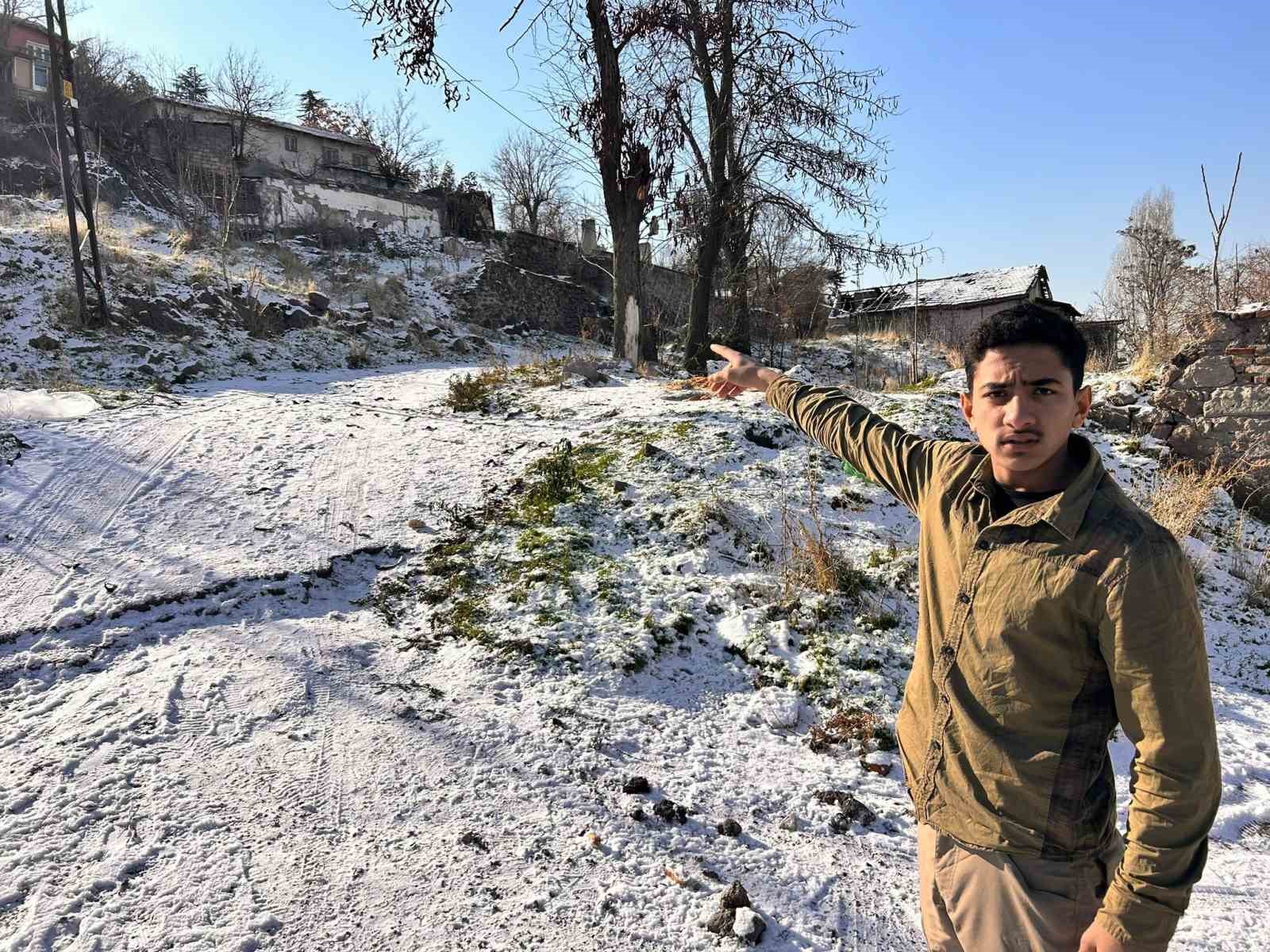 kopeklerin saldirisina ugrayan cocugu kurtaran komsu 10 saniye daha gec kalsaydim cocugun anca parcalarini WmbULPlM