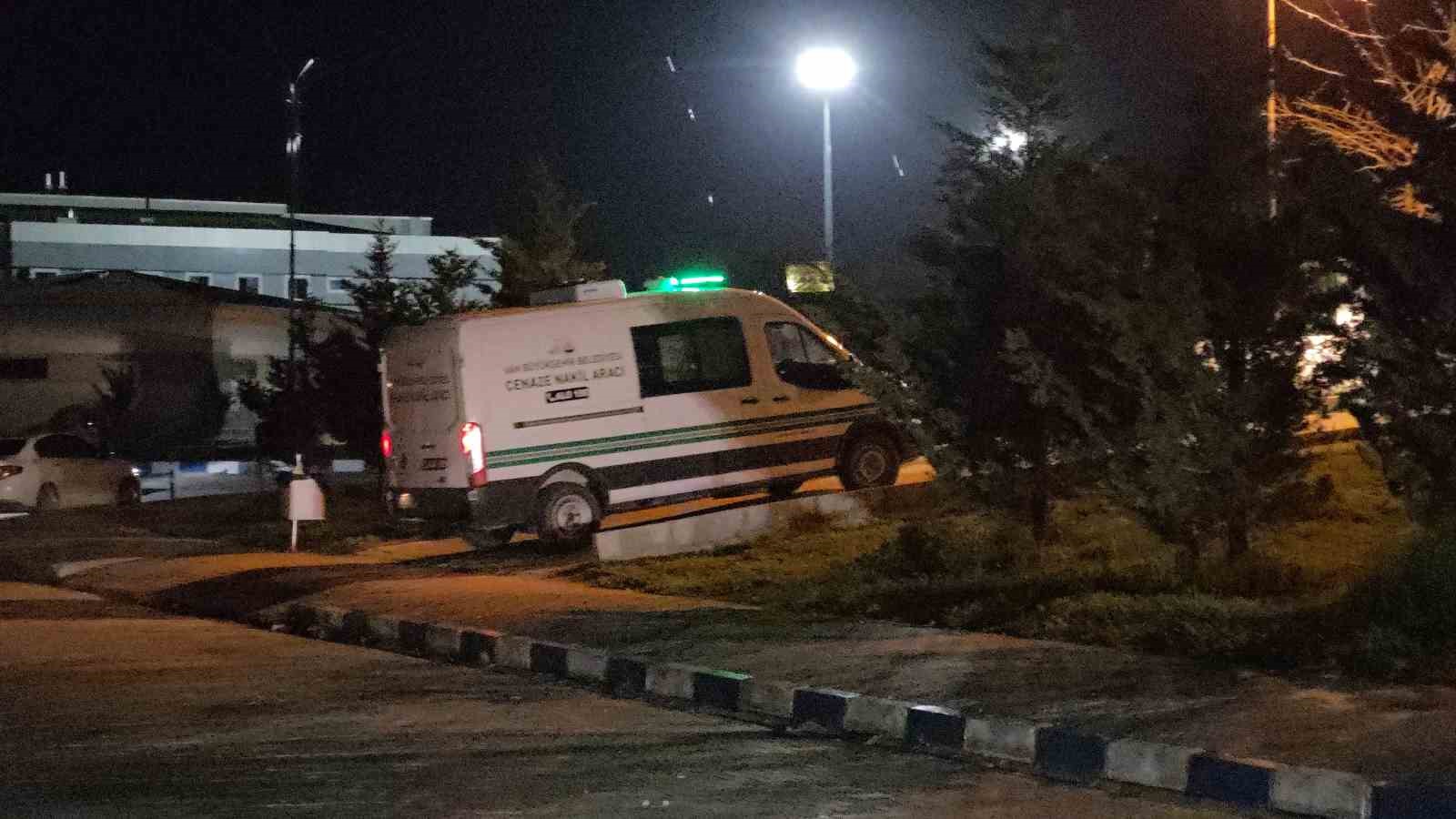 kopeklerin saldirisinda olen cocugun cenazesi adli tip kurumuna sevk edildi 3