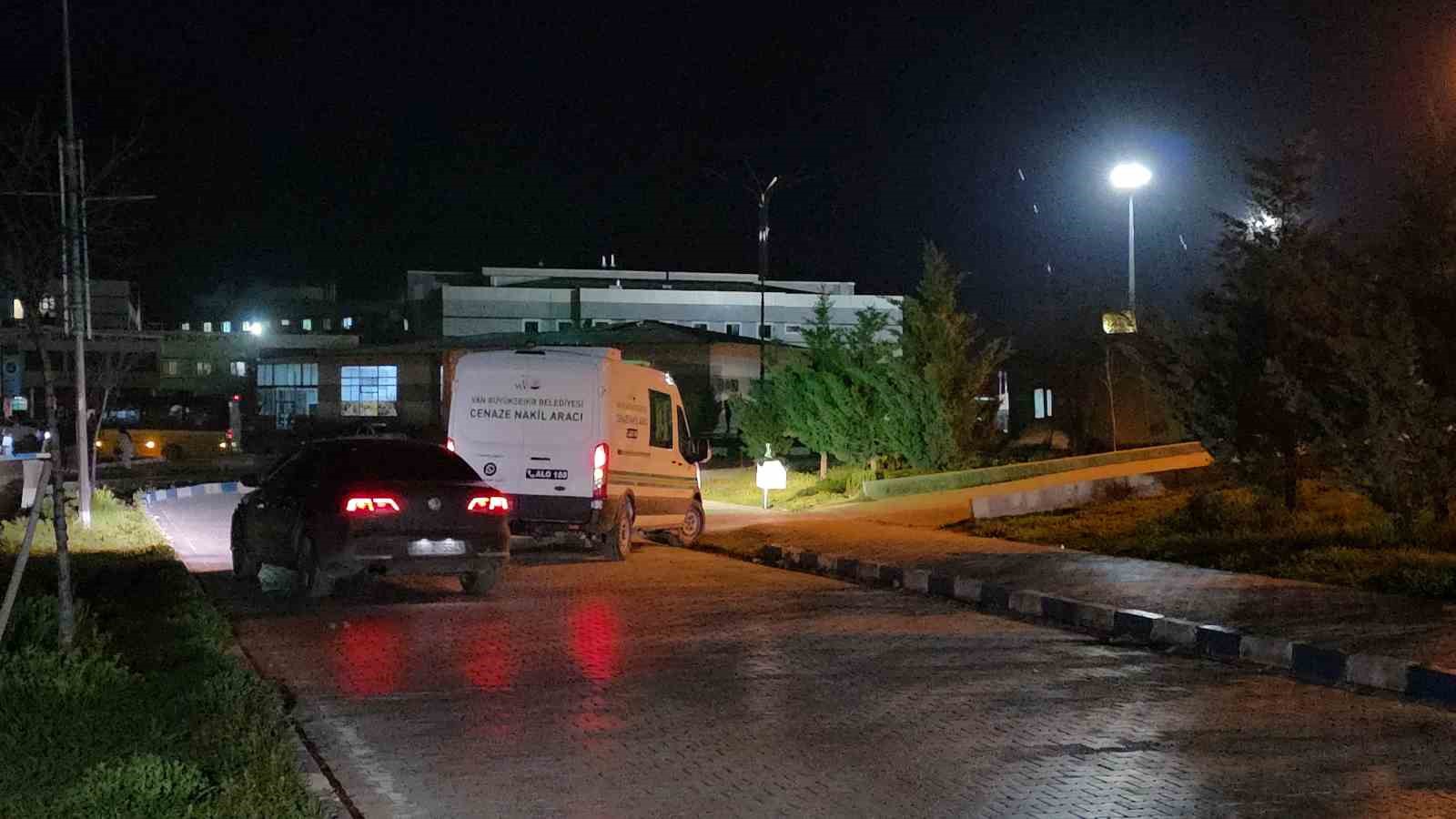 kopeklerin saldirisinda olen cocugun cenazesi adli tip kurumuna sevk edildi 4