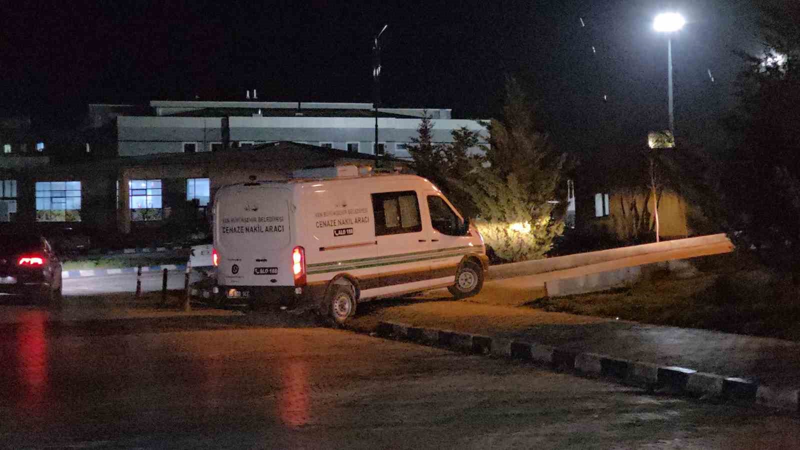 kopeklerin saldirisinda olen cocugun cenazesi adli tip kurumuna sevk edildi 5 EbWMQROX