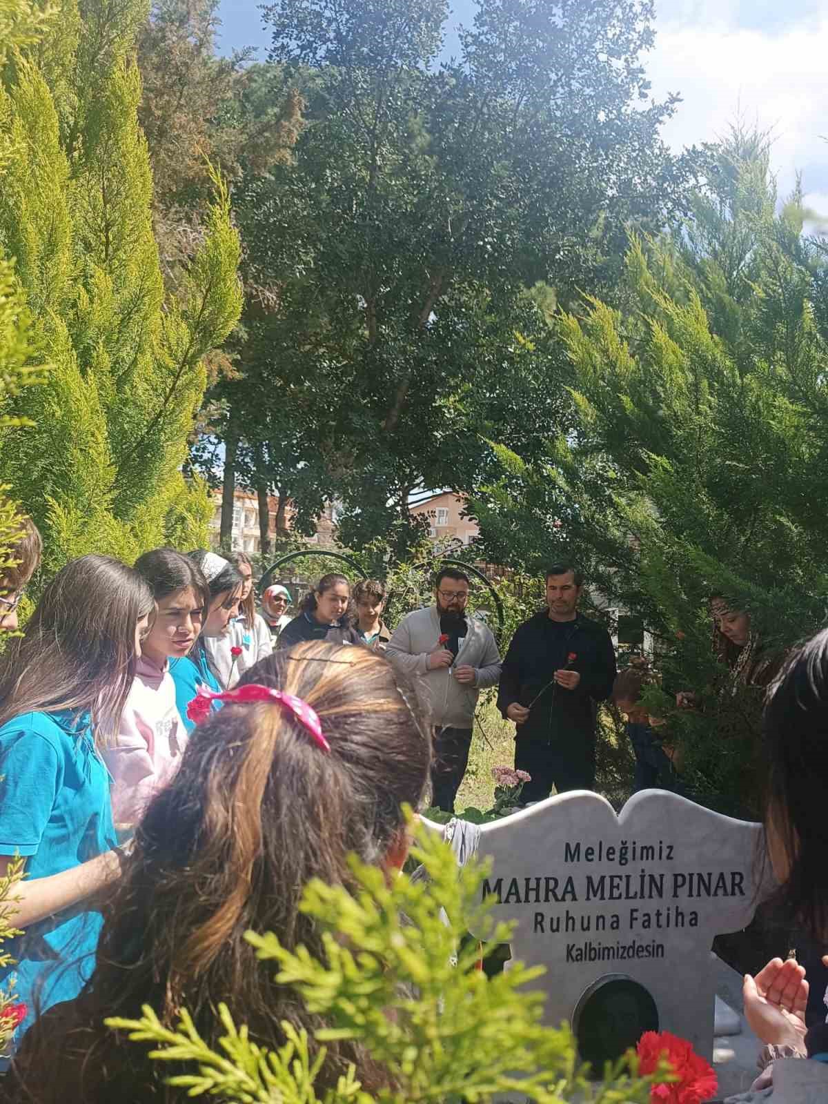 kopekten kacarken kamyonun altinda kalarak olmustu sinif arkadaslarinin vefasi anneyi duygulandirdi 5 JiRZhrcE