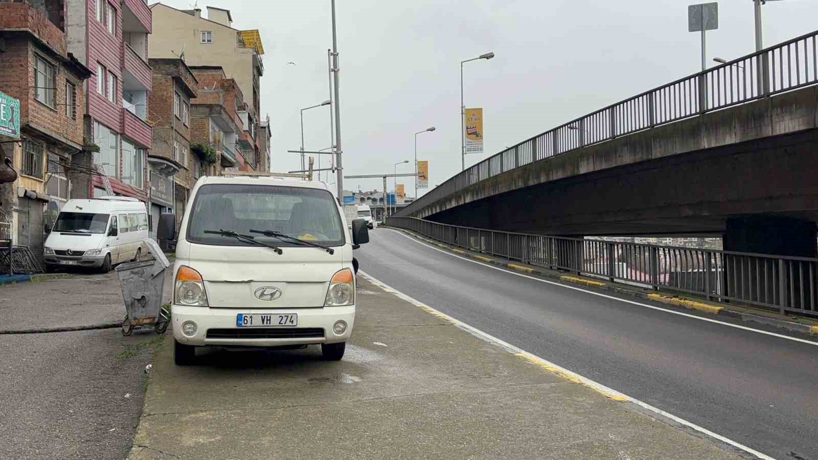 kopekten kacmaya calisan universite ogrencisine belediye otobusu carpti 4 U8sCbarV