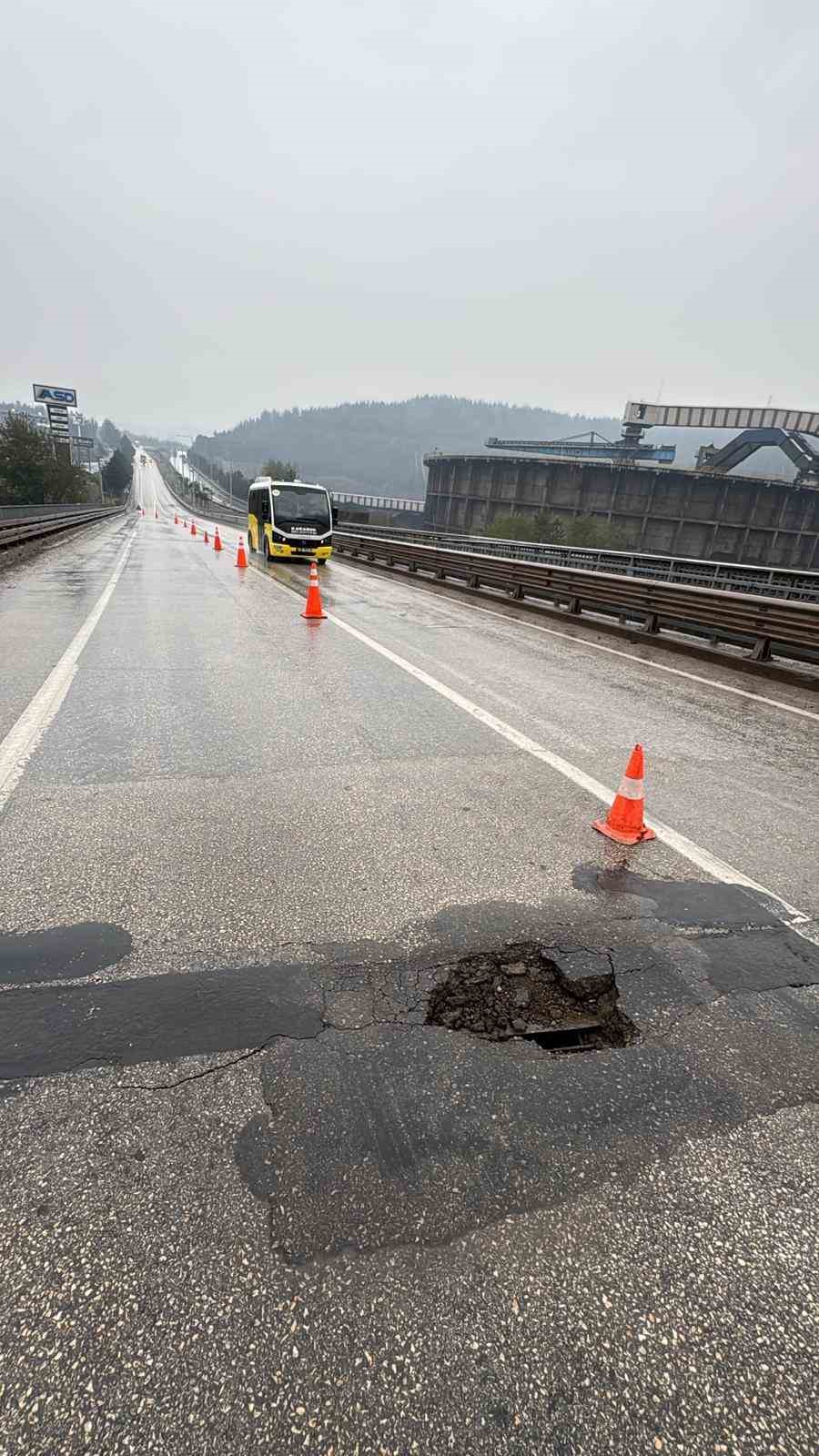 Köprü girişindeki çatlaklar tehlike oluşturuyor 7 kopru girisindeki catlaklar tehlike olusturuyor 3