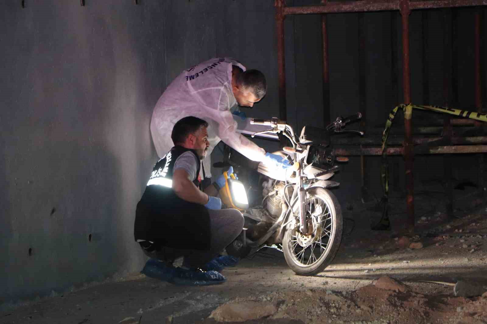 kopru insaatinin iskele demirlerine carpan motosikletli agir yaralandi 2 vELhSNBq