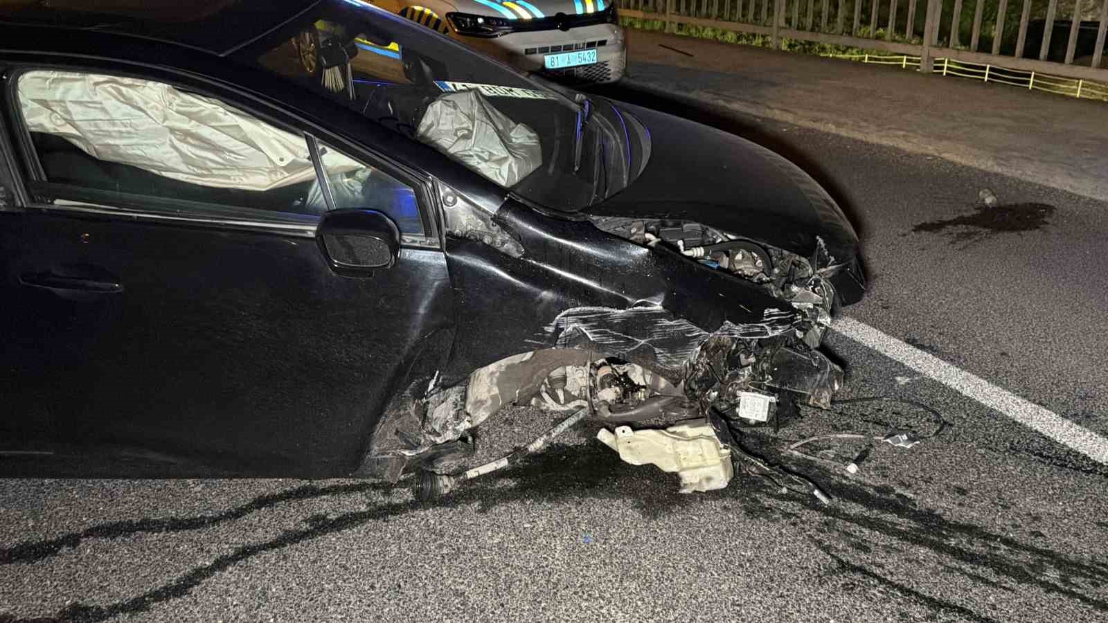 kopru korkuluklarina carpan otomobil hurdaya dondu 3 yarali 1 QKw26dyt