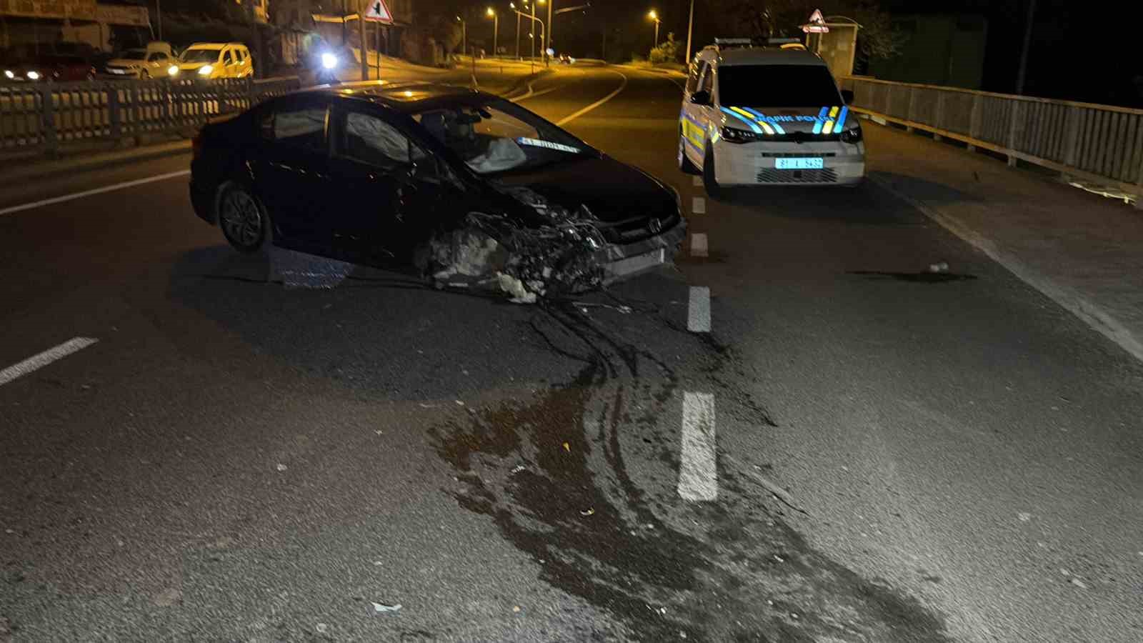 kopru korkuluklarina carpan otomobil hurdaya dondu 3 yarali 2 wKiHy9aw