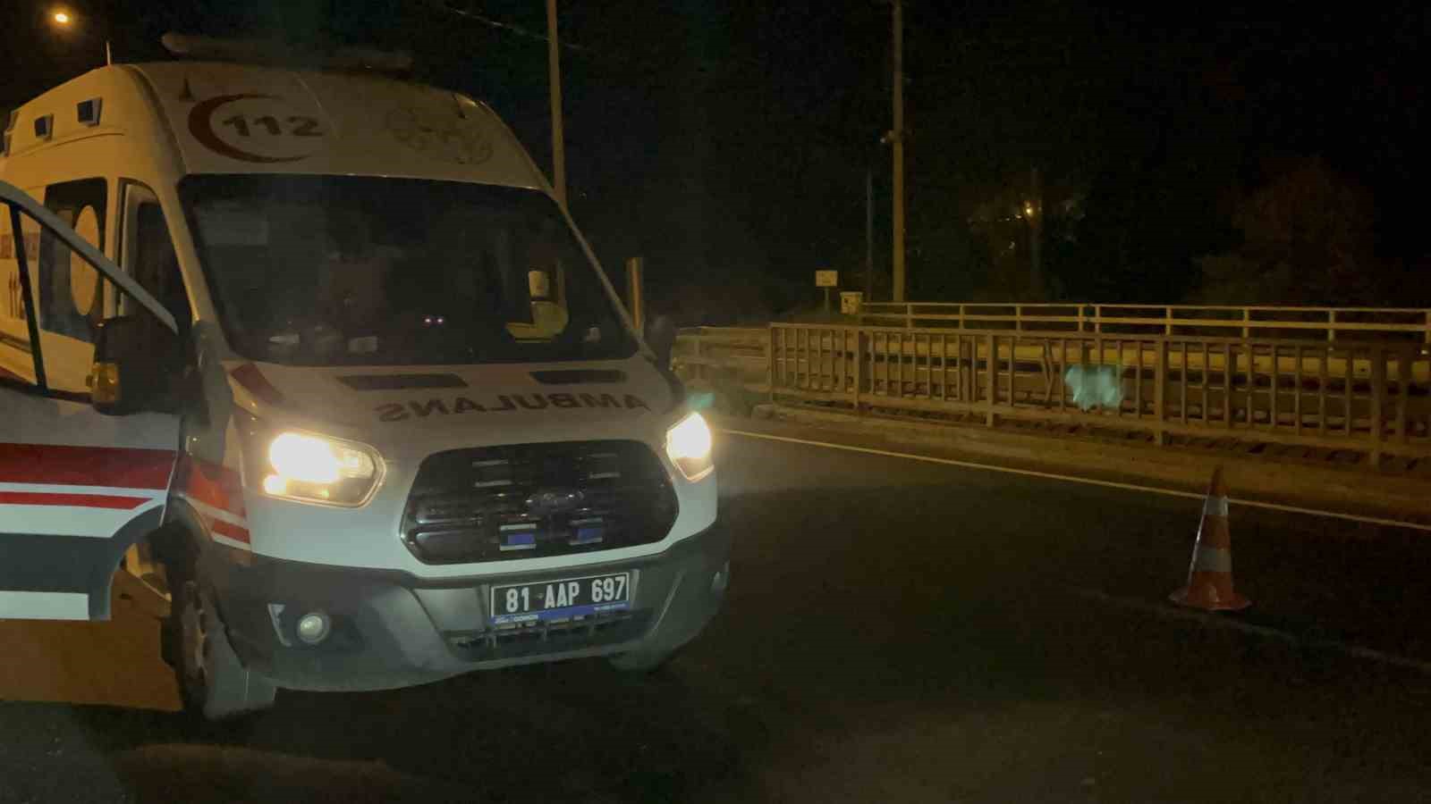 kopru korkuluklarina carpan otomobil hurdaya dondu 3 yarali 5