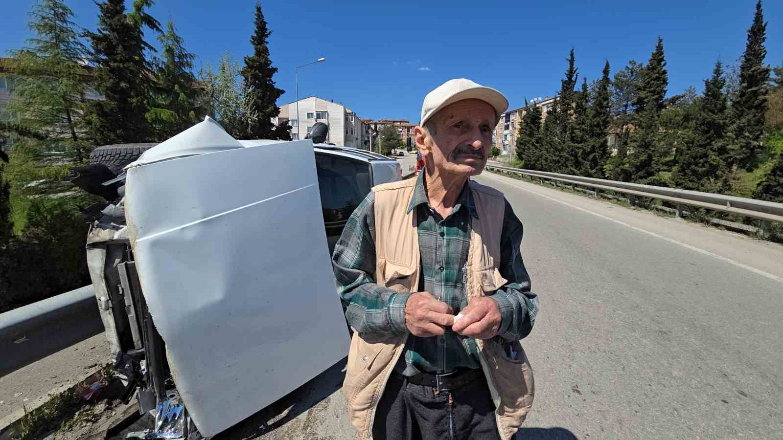 koprude kontrolden cikan otomobil yan devrildi surucu yara almadan kurtuldu 2 eiutOWki