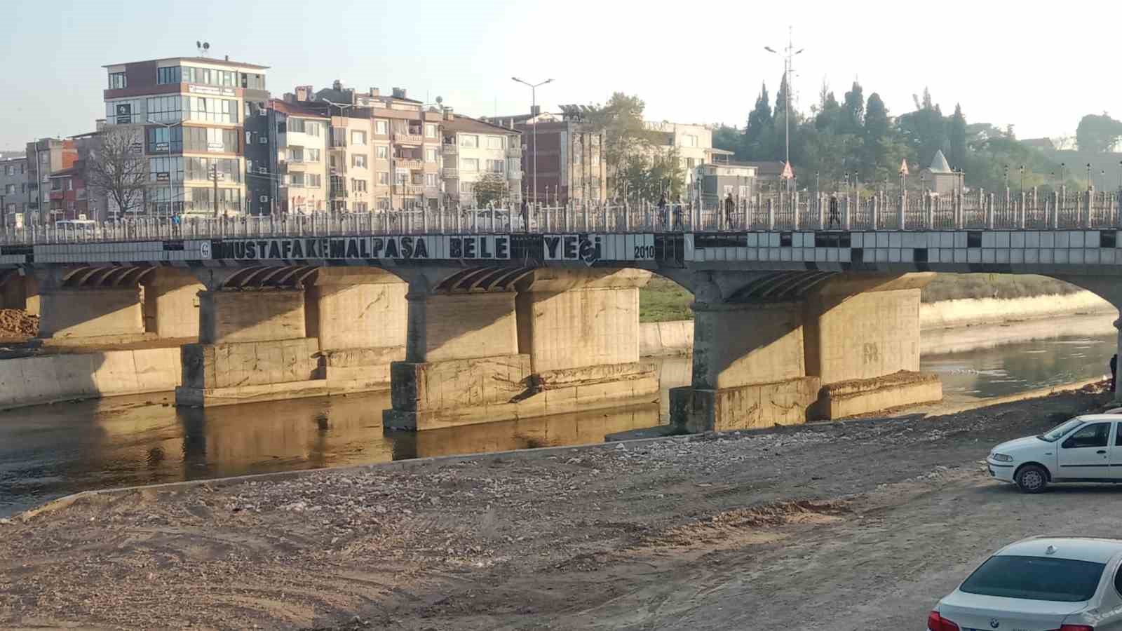 koprudeki dokulmus yazi mustafakemalpasada bakimsizligin sembolu oldu 0 3qtg9LCE
