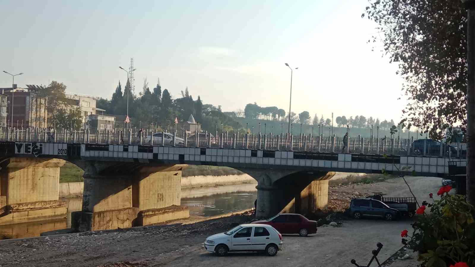 koprudeki dokulmus yazi mustafakemalpasada bakimsizligin sembolu oldu 1 QXrNllzl