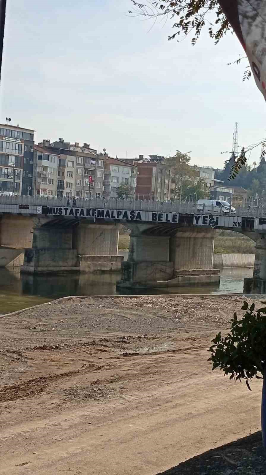 koprudeki dokulmus yazi mustafakemalpasada bakimsizligin sembolu oldu 2 Z3AG3e51