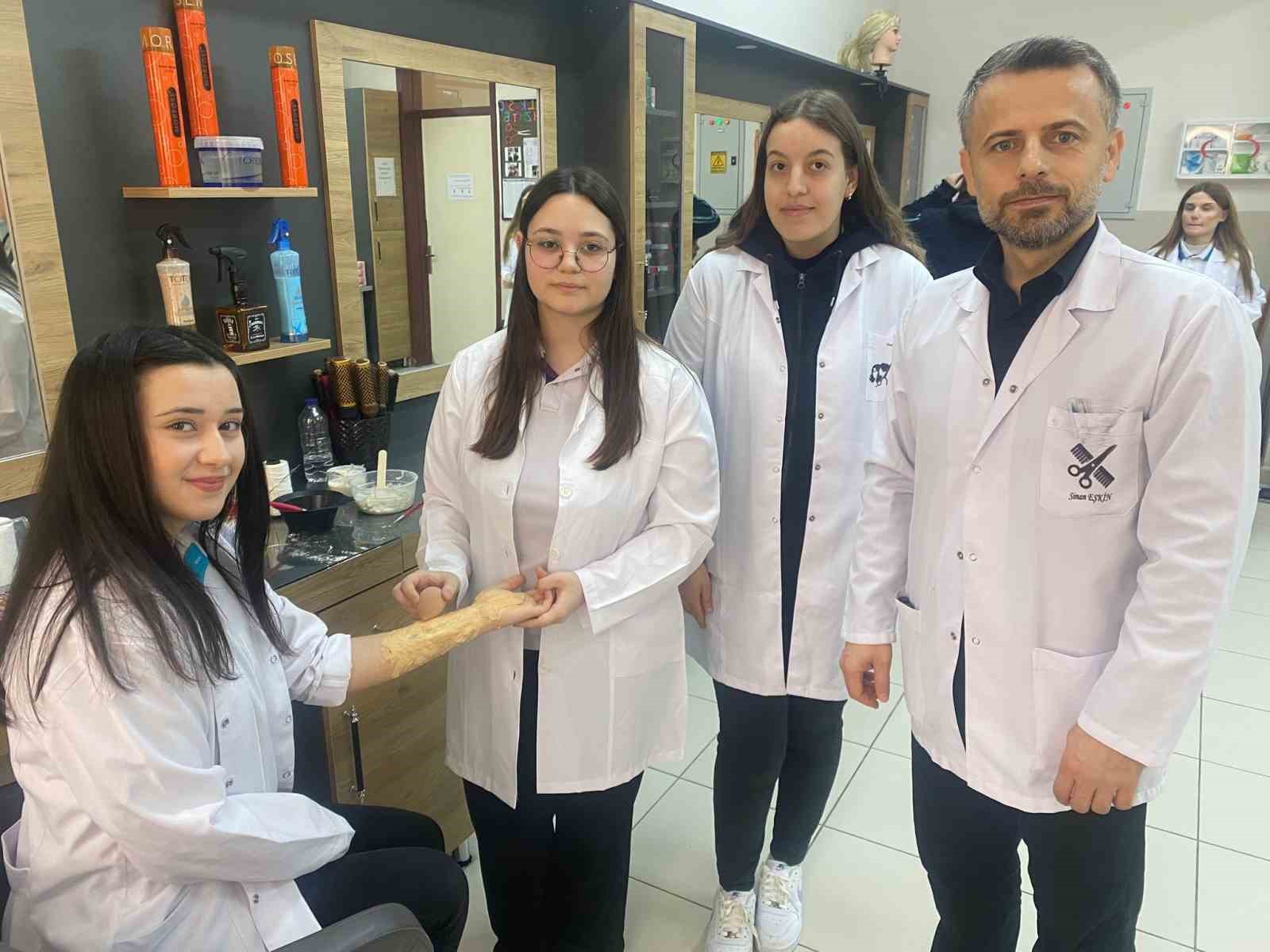 kopuklu balonu patlatmadan jiletle tiras ederek sinavi geciyorlar 5 KDJO7YUt