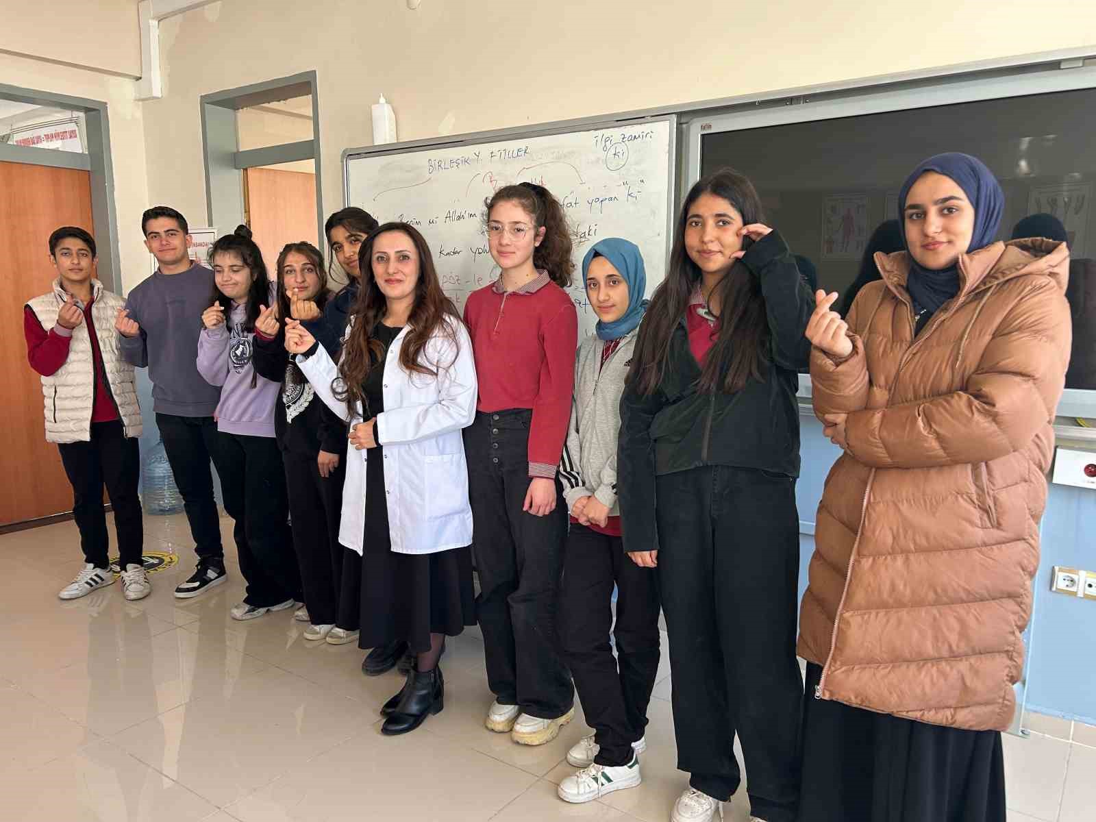 koreceyi kendi cabasiyla ogrenen vanli ogretmen ogrencilerine ilham oluyor 3 M9WDXXsc