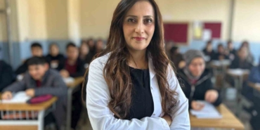 koreceyi-kendi-cabasiyla-ogrenen-vanli-ogretmen-ogrencilerine-ilham-oluyor-9F9OSuZa.jpg
