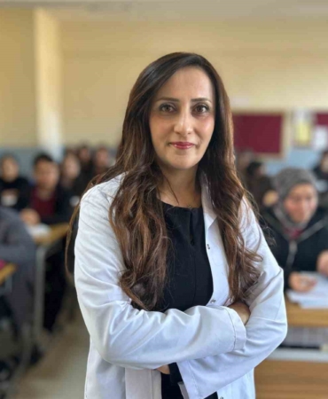 koreceyi-kendi-cabasiyla-ogrenen-vanli-ogretmen-ogrencilerine-ilham-oluyor-9F9OSuZa.jpg