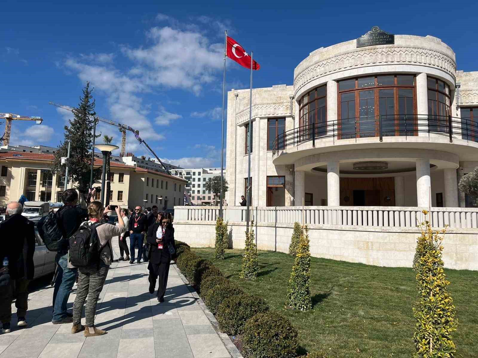 Koreli basın mensubundan depremin yıktığı Hatay’daki çalışmalara övgü dolu sözler 6 koreli basin mensubundan depremin yiktigi hataydaki calismalara ovgu dolu sozler 2 O8PwkV7c