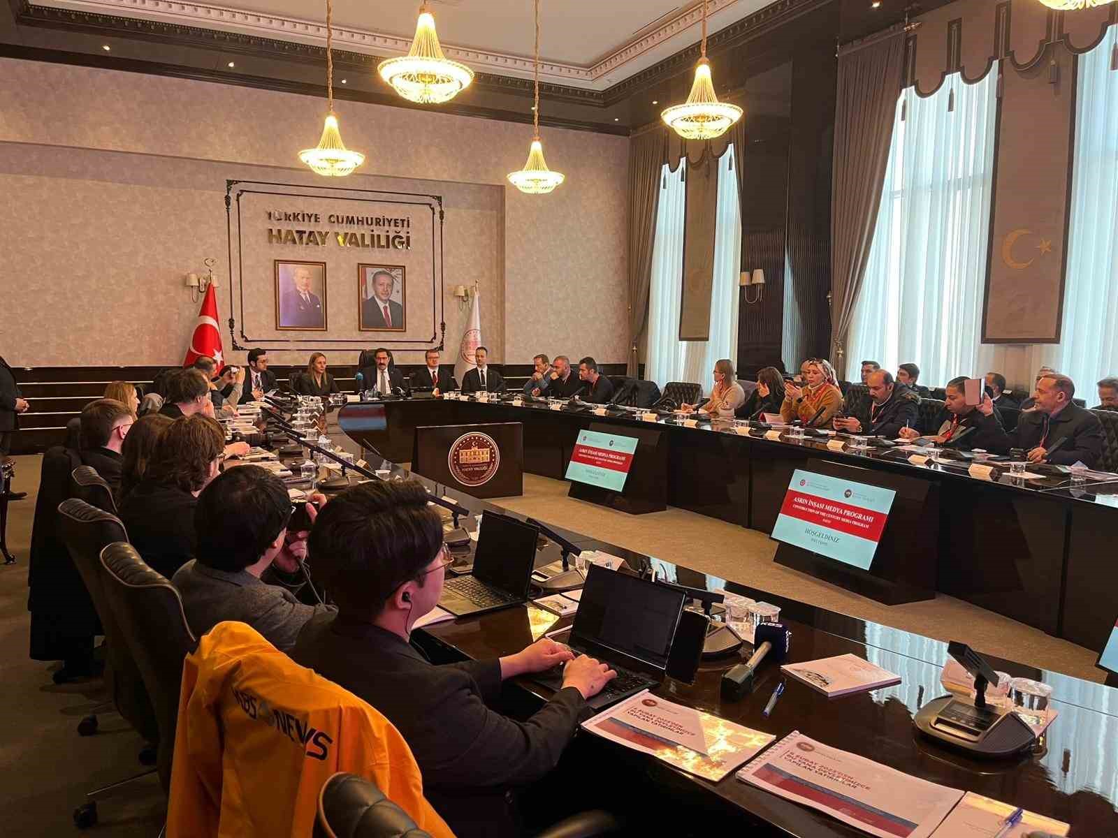Koreli basın mensubundan depremin yıktığı Hatay’daki çalışmalara övgü dolu sözler 7 koreli basin mensubundan depremin yiktigi hataydaki calismalara ovgu dolu sozler 3 8cevmenR