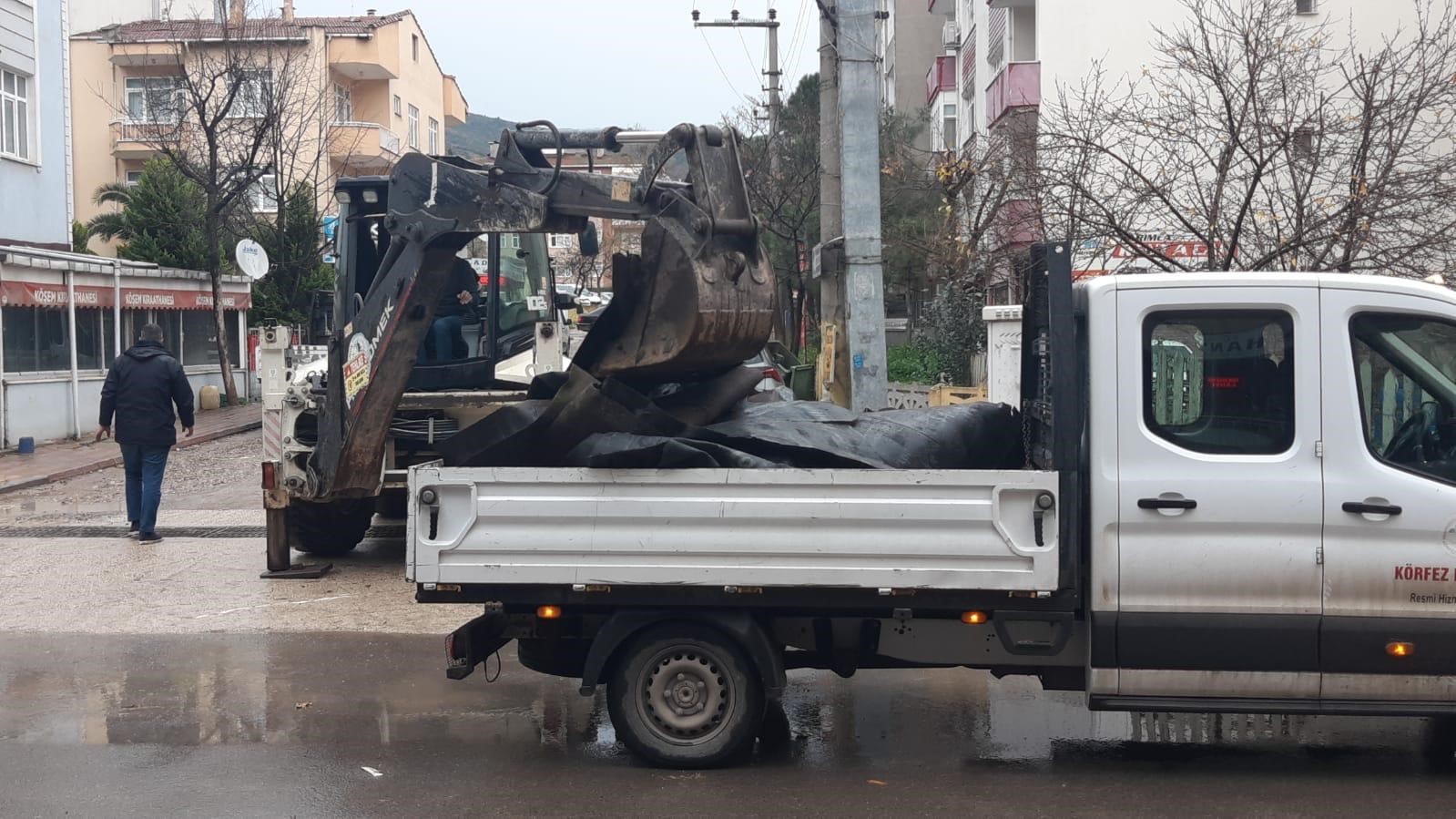 korfezde siddetli firtinada catilar uctu araclar hasar gordu 0 QMEYPdQh