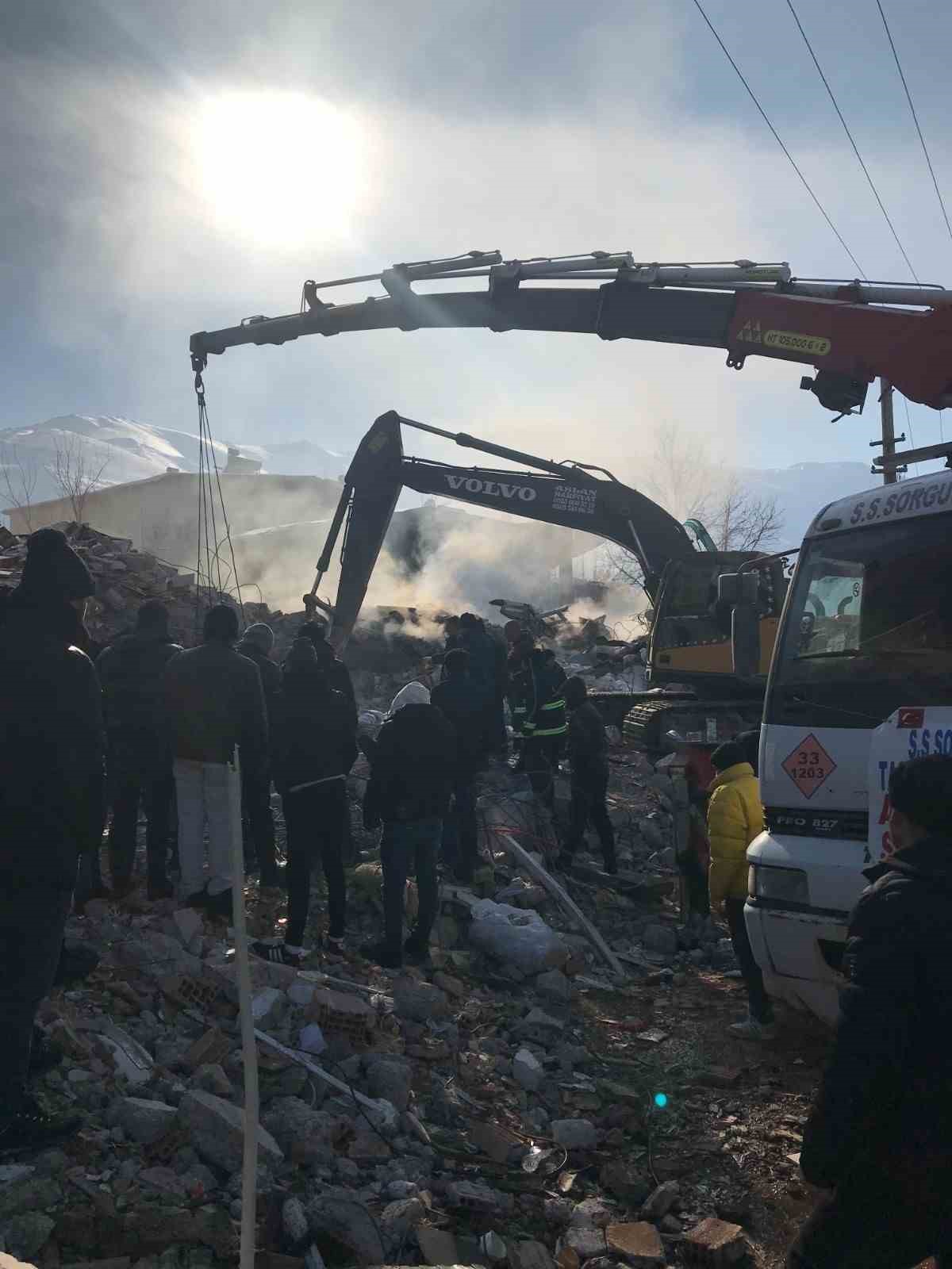 Körfezray şantiyesinde deprem şehitleri anıldı: Bölgeye 100 milyon liralık destek sağlandı 19 korfezray santiyesinde deprem sehitleri anildi bolgeye 100 milyon liralik destek saglandi 15