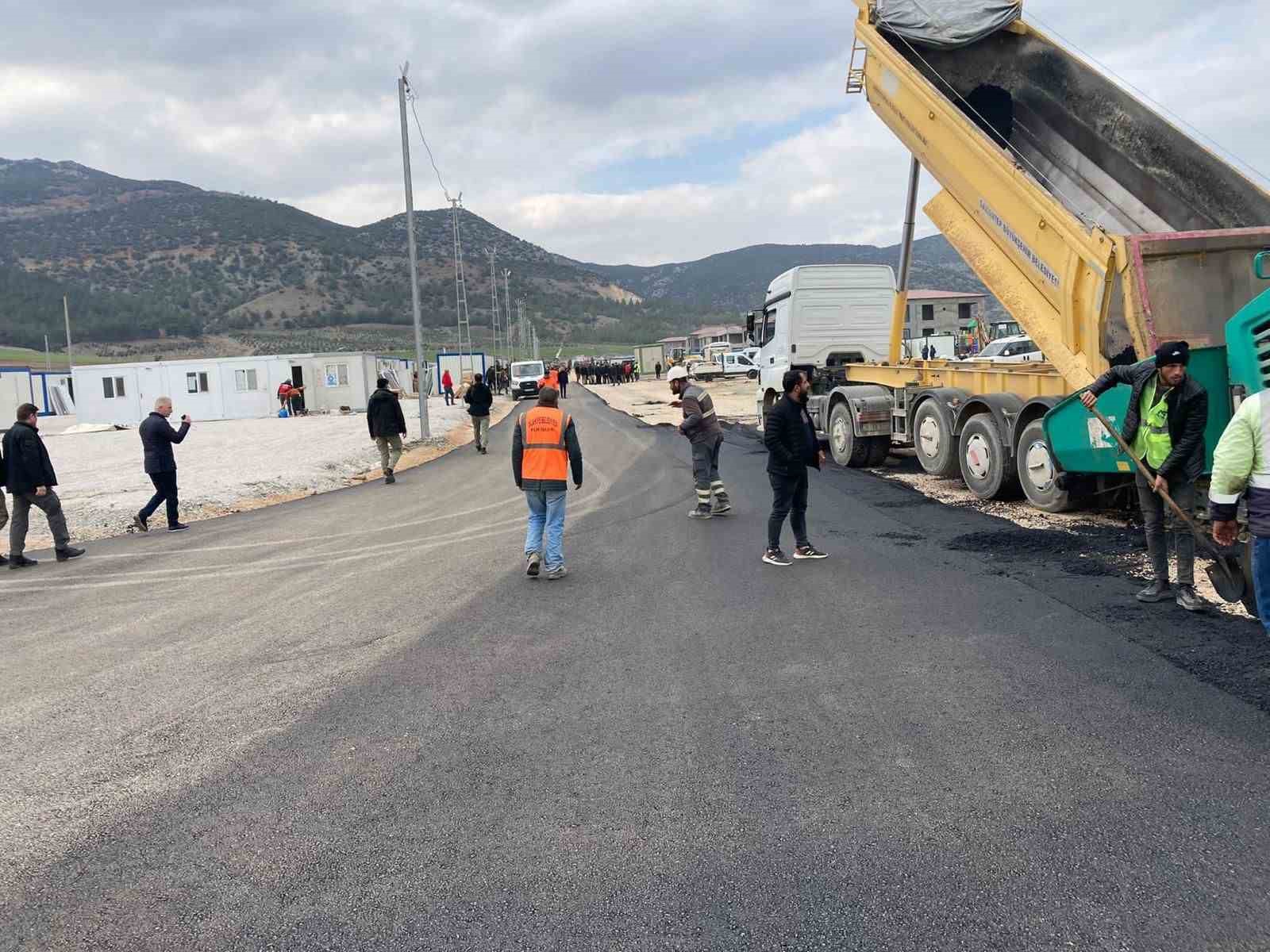 Körfezray şantiyesinde deprem şehitleri anıldı: Bölgeye 100 milyon liralık destek sağlandı 6 korfezray santiyesinde deprem sehitleri anildi bolgeye 100 milyon liralik destek saglandi 2