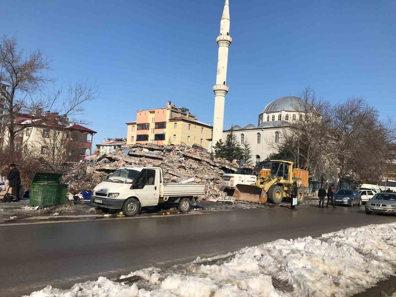 Körfezray şantiyesinde deprem şehitleri anıldı: Bölgeye 100 milyon liralık destek sağlandı 11 korfezray santiyesinde deprem sehitleri anildi bolgeye 100 milyon liralik destek saglandi 7 aiOsjdmF