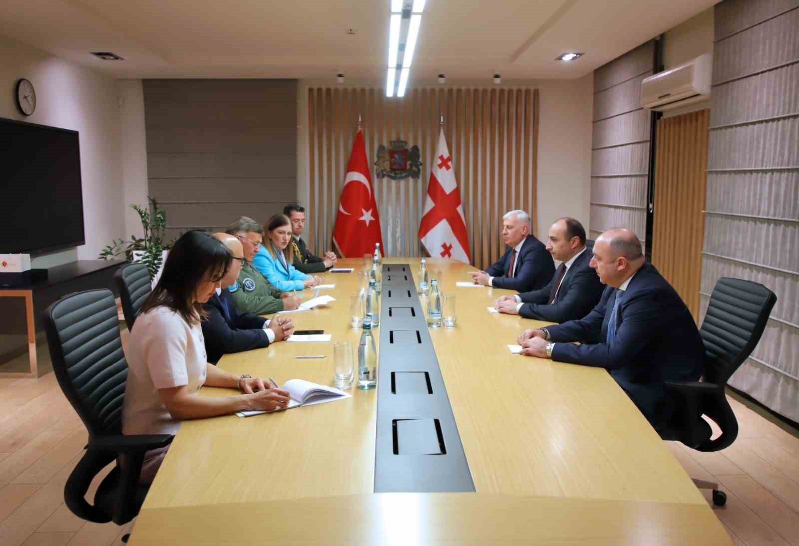 korgeneral kadioglu gurcistan icisleri bakani geladze ile gorustu 0 D31whY8d