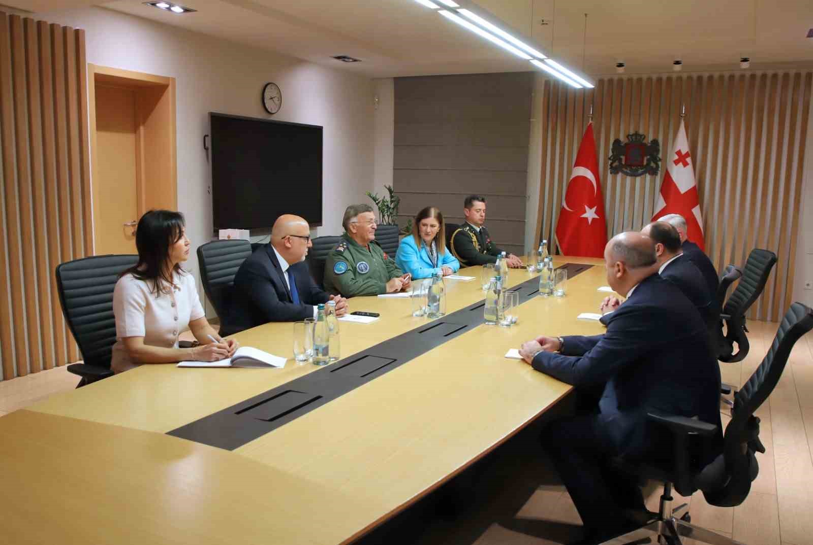 korgeneral kadioglu gurcistan icisleri bakani geladze ile gorustu 2 P4EL3zlV