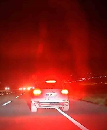 korku-dolu-anlar-kamerada-bir-ailenin-can-guvenligini-tehlikeye-atan-trafik-magandasi-yakalandi-I6hLZd5Z.jpg