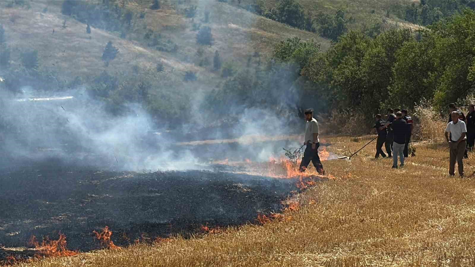 korkutan aniz yangini havadan ve karadan mudahaleyle kontrol altina alindi 7