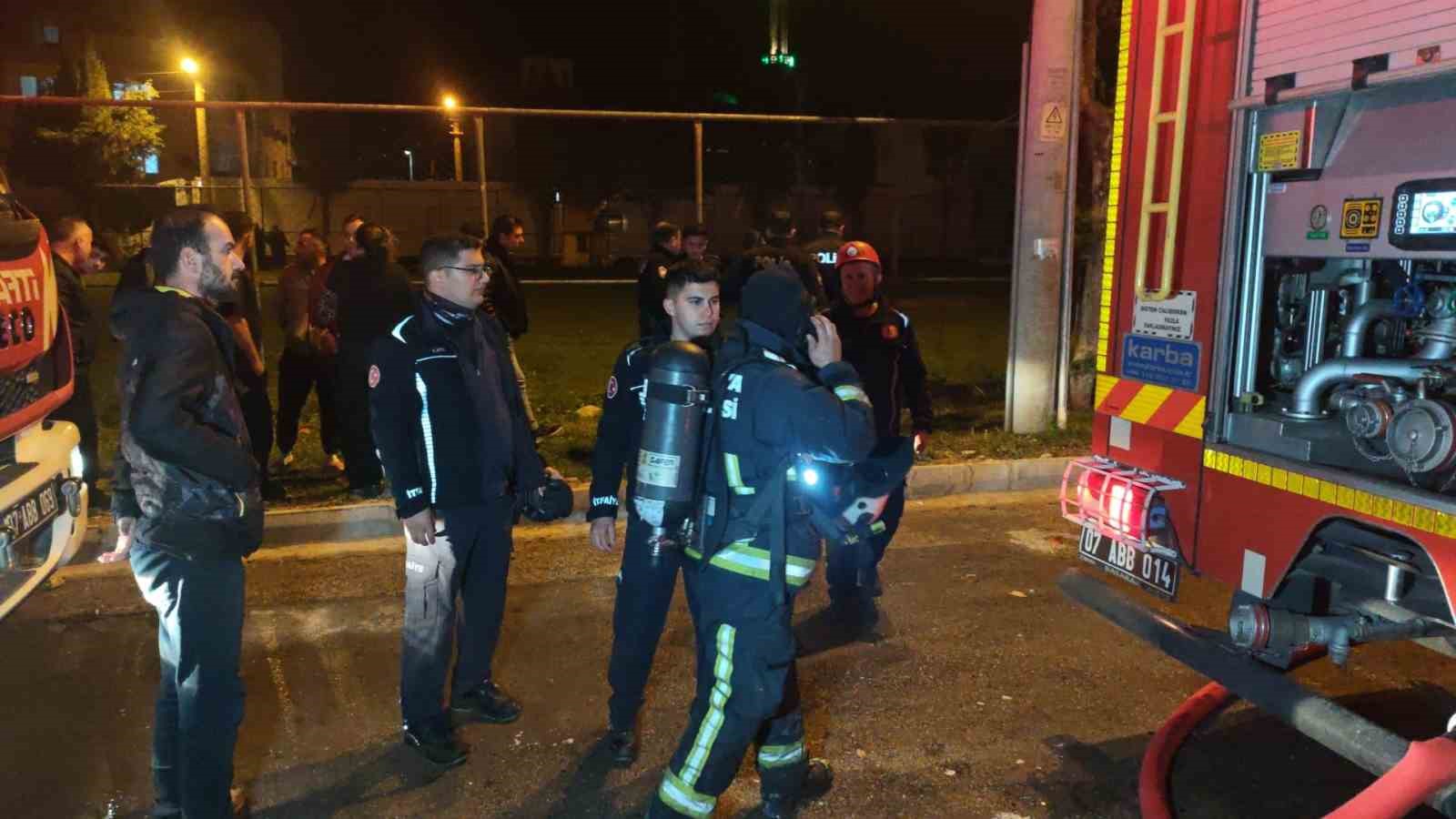 korkutan yanginda mahsur kalan kediyi itfaiye kurtardi 3