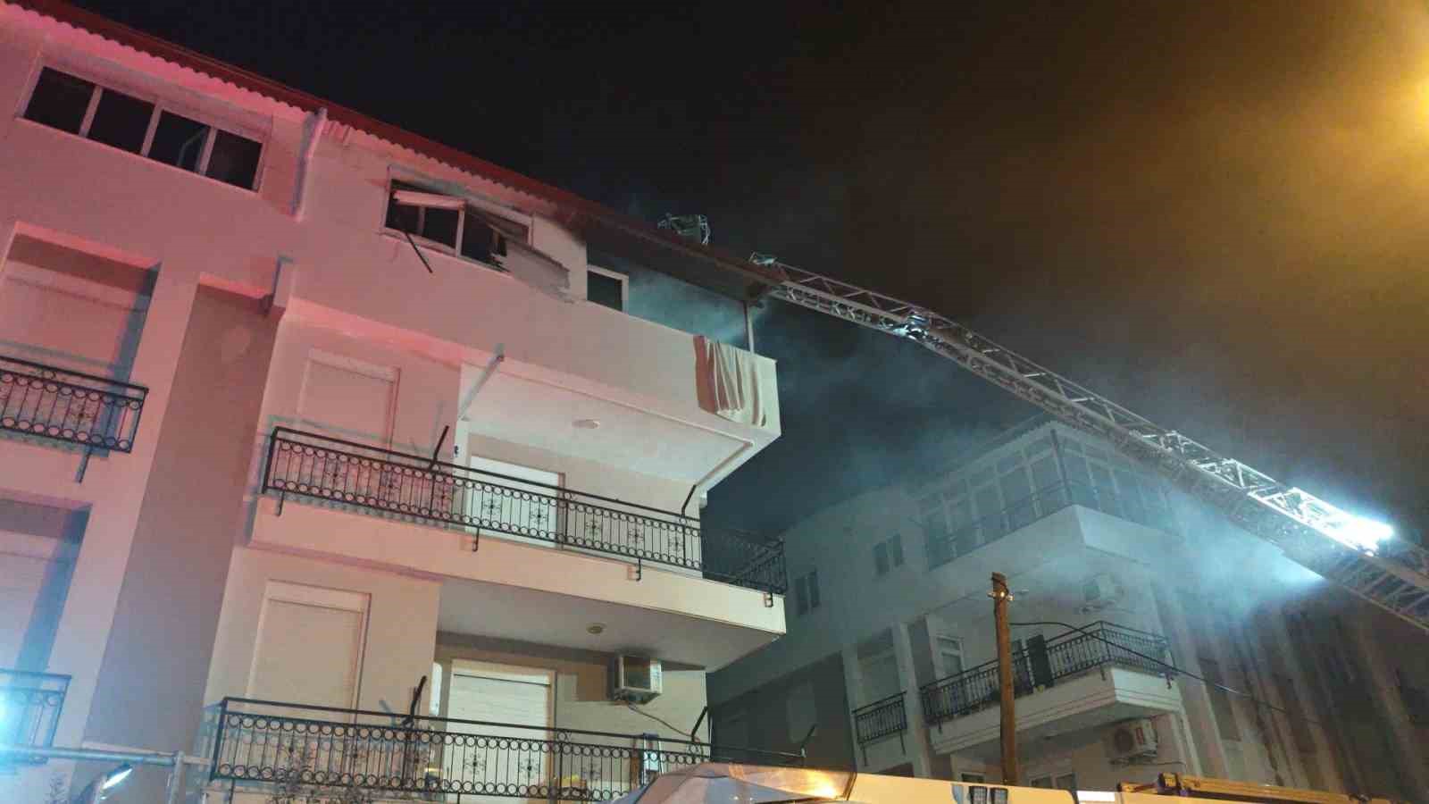 korkutan yanginda mahsur kalan kediyi itfaiye kurtardi 7 wqW3FtHM