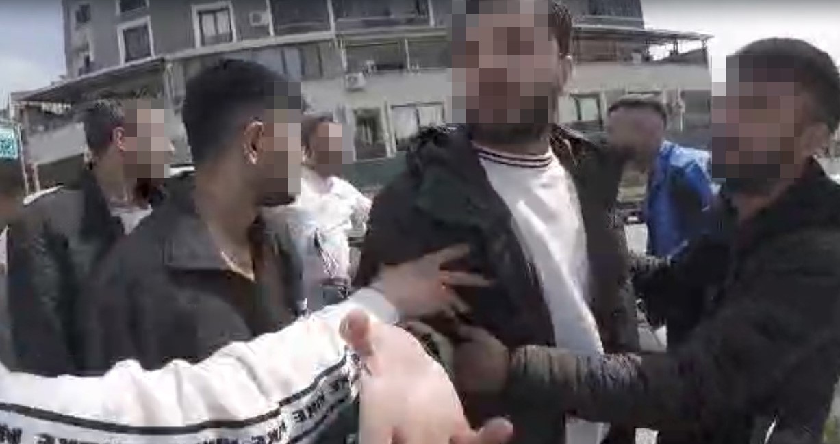 korna caldi darp edildi trafik magandalari kameraya yansidi 1 ftIGCpCj