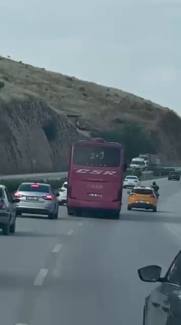 kornaya basarak otomobilleri sollayan yolcu otobusu manevralariyla korkuttu 1 ee13laqP