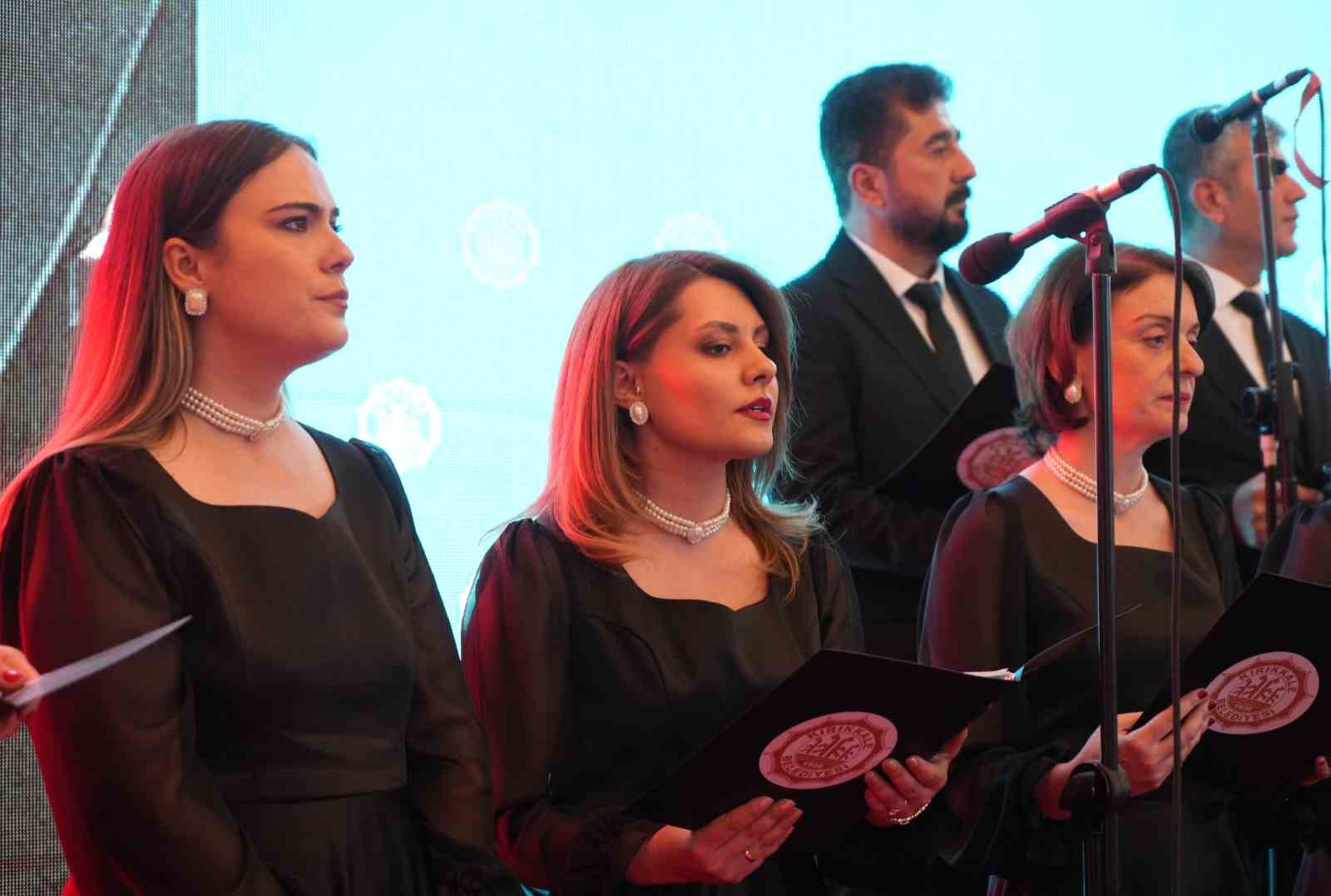 Koro ilk kez sahne aldı, profesyonelleri aratmadı: Anadolu’nun sevilen türküleri seslendirildi 7 koro ilk kez sahne aldi profesyonelleri aratmadi anadolunun sevilen turkuleri seslendirildi 3 dCP1FNiu