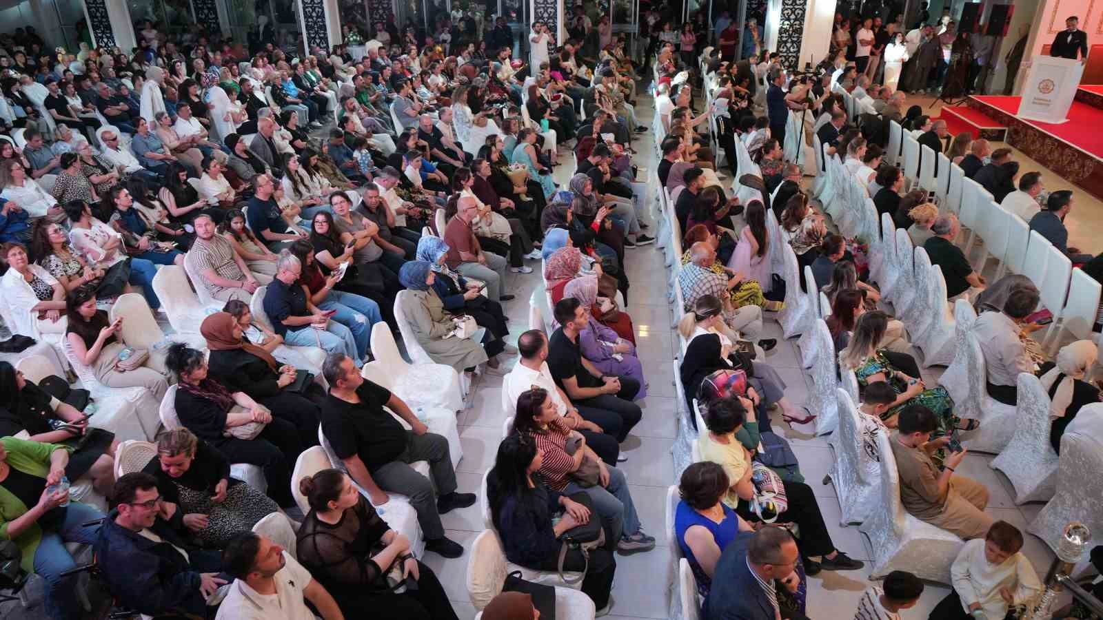 Koro ilk kez sahne aldı, profesyonelleri aratmadı: Anadolu’nun sevilen türküleri seslendirildi 11 koro ilk kez sahne aldi profesyonelleri aratmadi anadolunun sevilen turkuleri seslendirildi 7 MbyffLW7