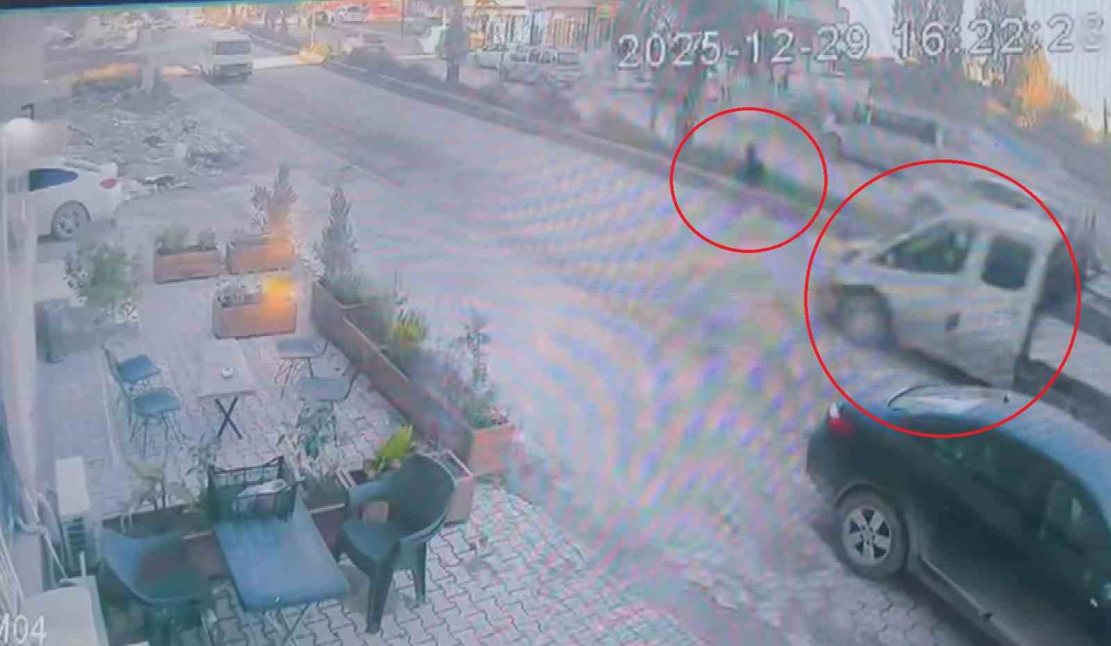 kosarak karsiya gecen cocuk saniyelerle olumden dondu 0 QX1SXXLr