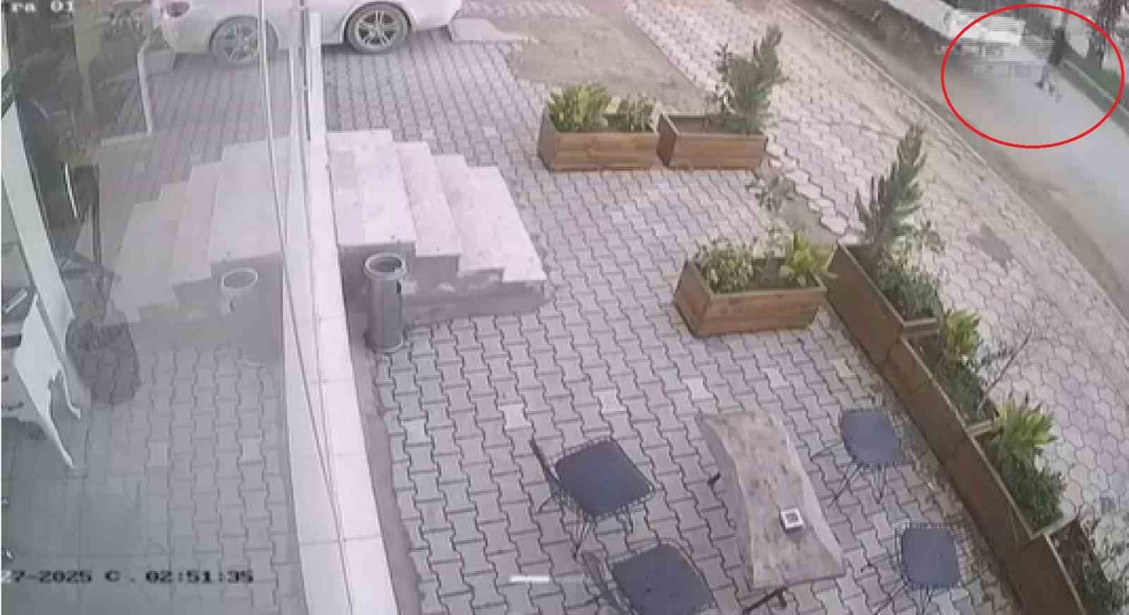 kosarak karsiya gecen cocuk saniyelerle olumden dondu 1 ehD2m7Md