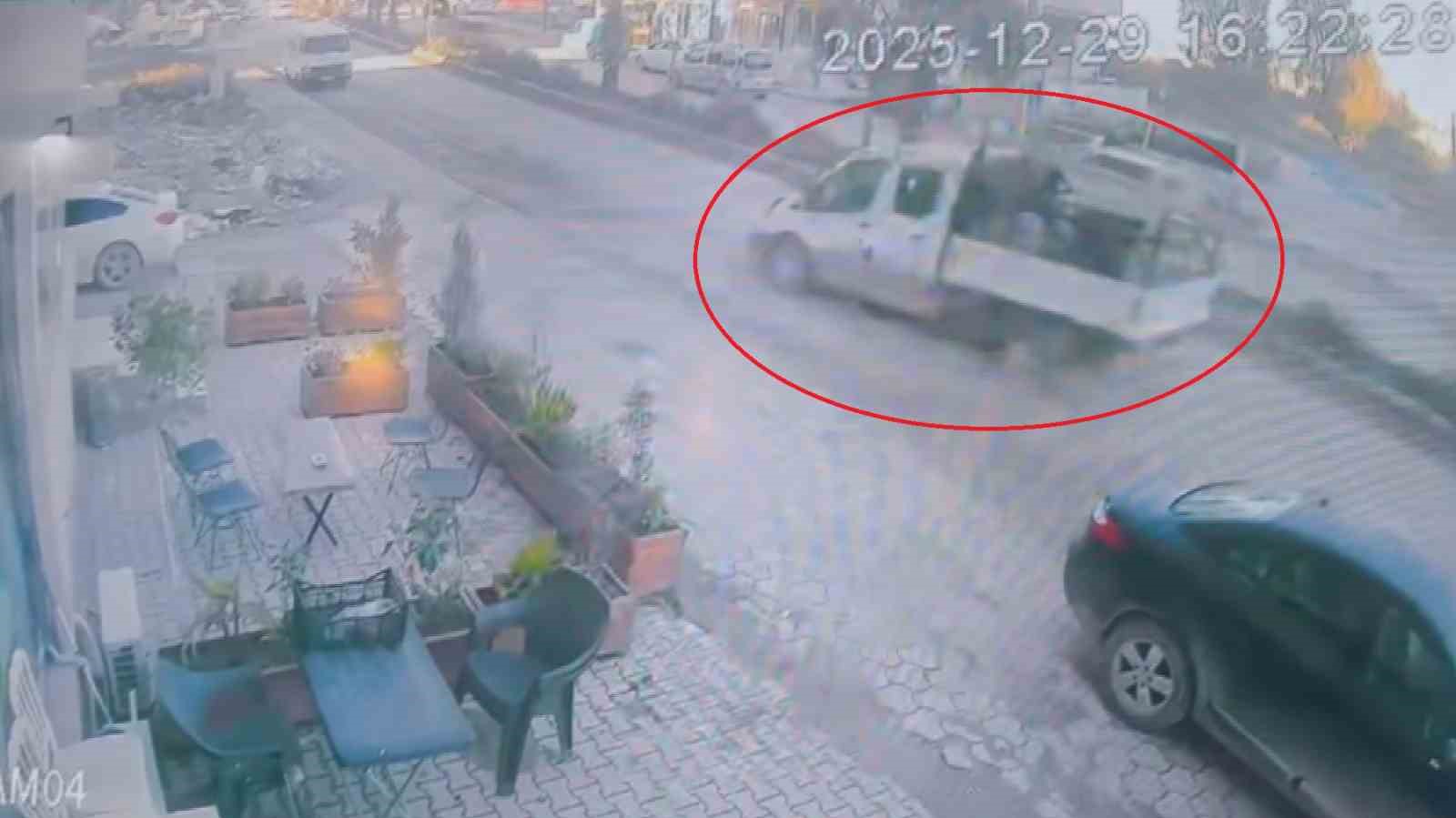 kosarak karsiya gecen cocuk saniyelerle olumden dondu 3 h6m57R2i